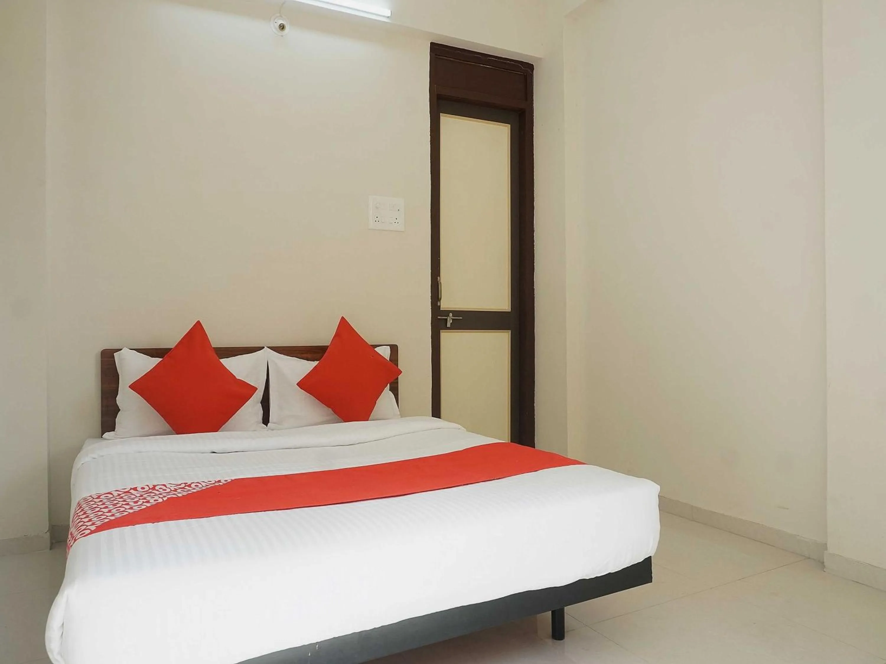 Bedroom, Bed in Super Hotel O Arusai