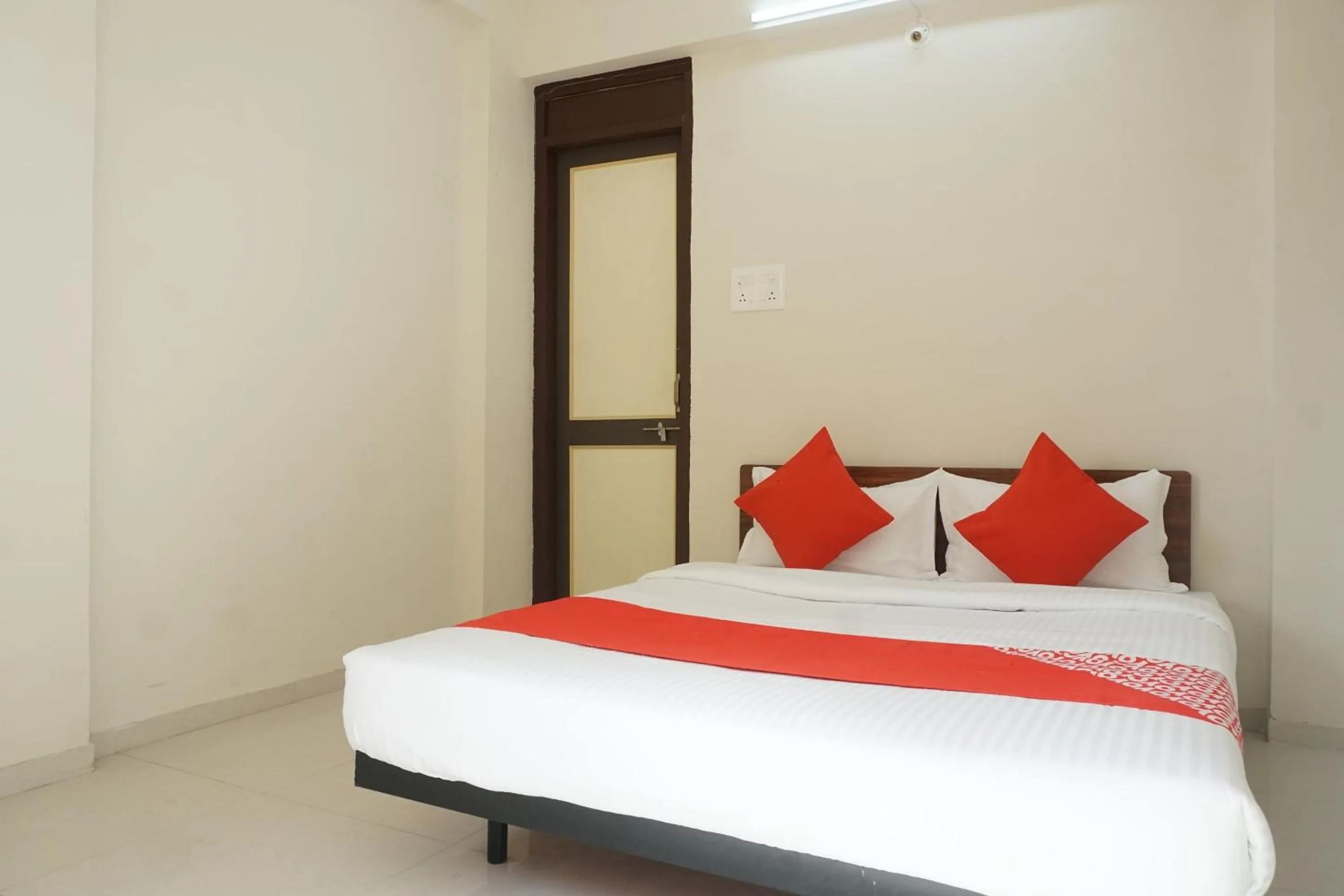 Bedroom, Bed in Super Hotel O Arusai