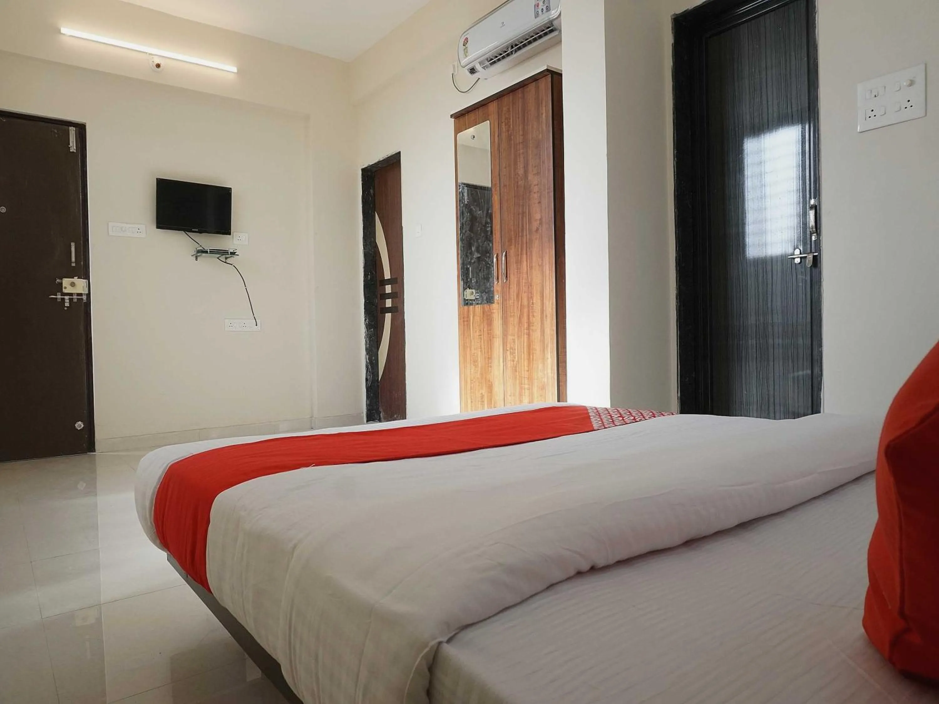 Bedroom, Bed in Super Hotel O Arusai