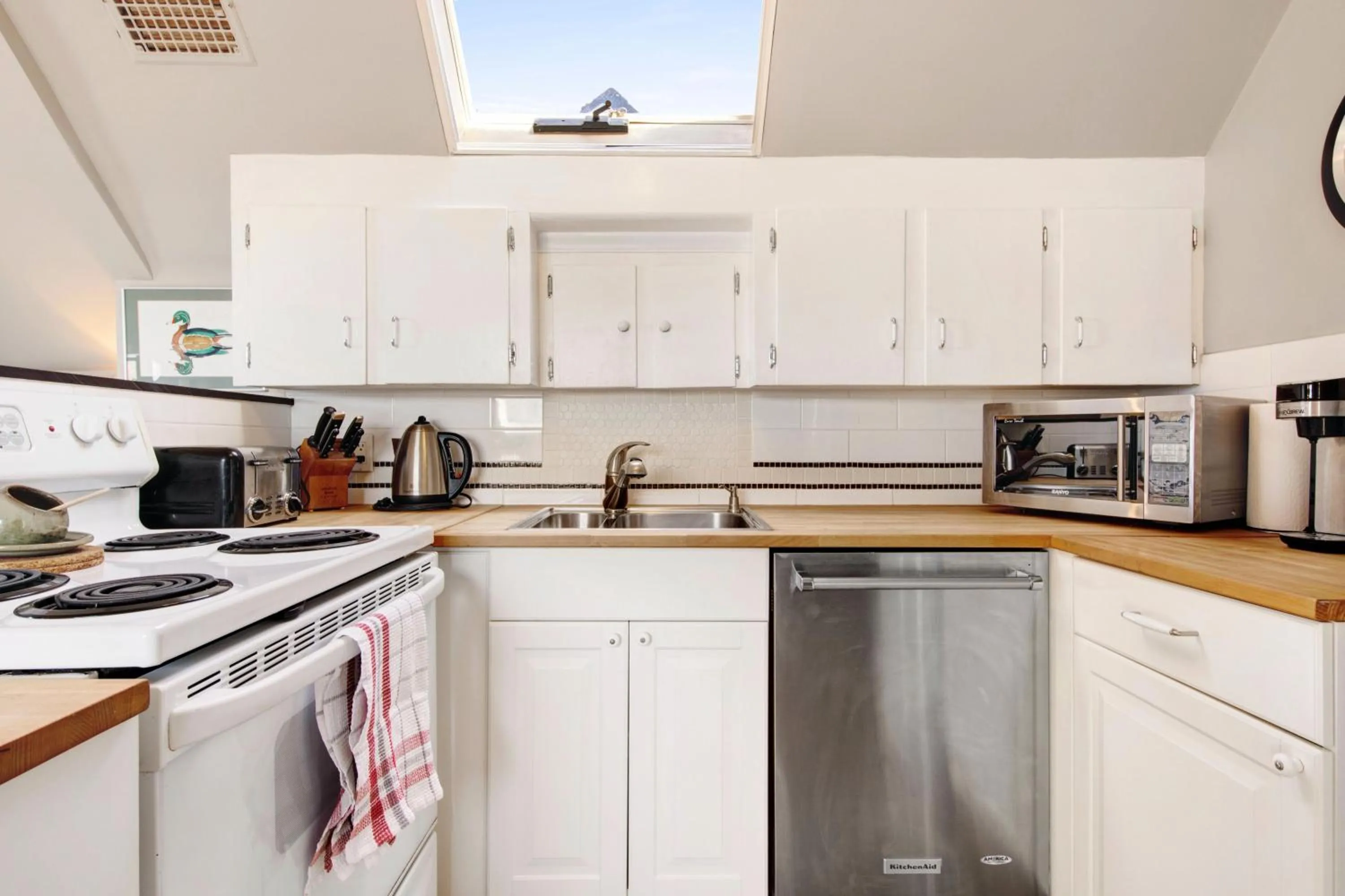 kitchen in The Ivy on Parker Guest House