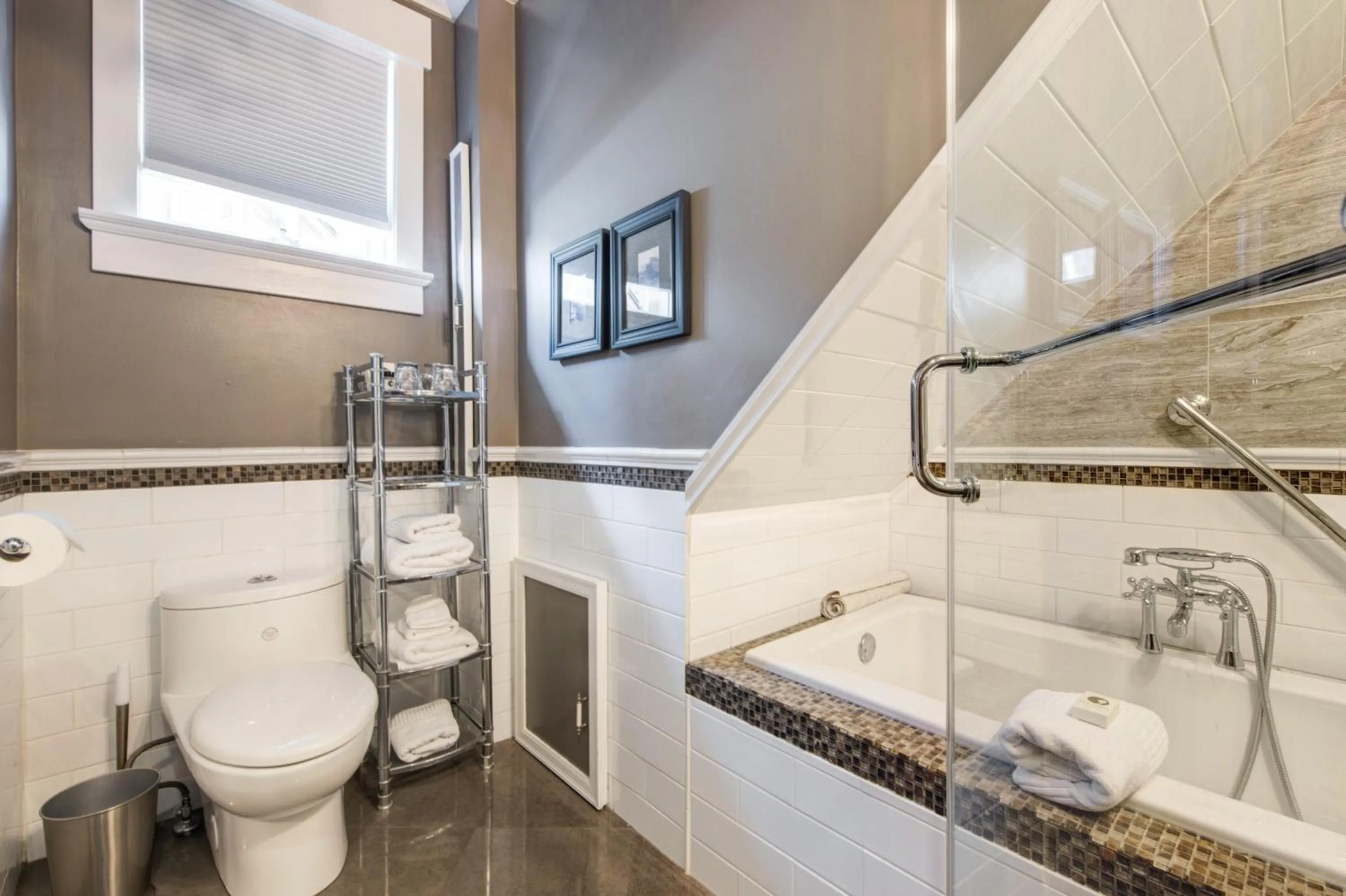 Bathroom in The Ivy on Parker Guest House
