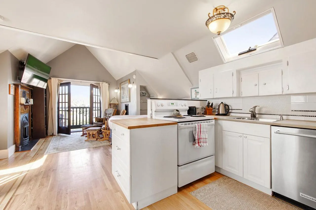 kitchen in The Ivy on Parker Guest House