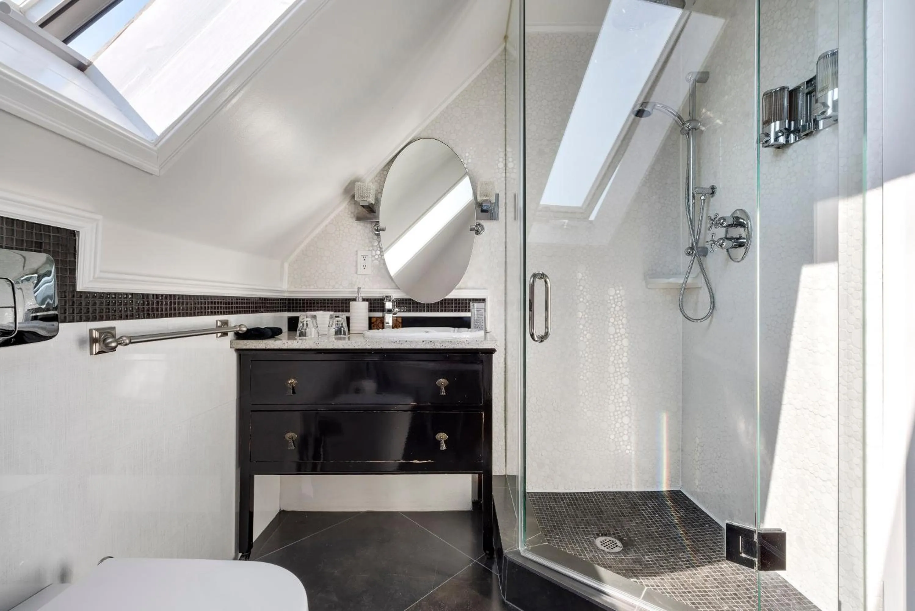 Bathroom in The Ivy on Parker Guest House