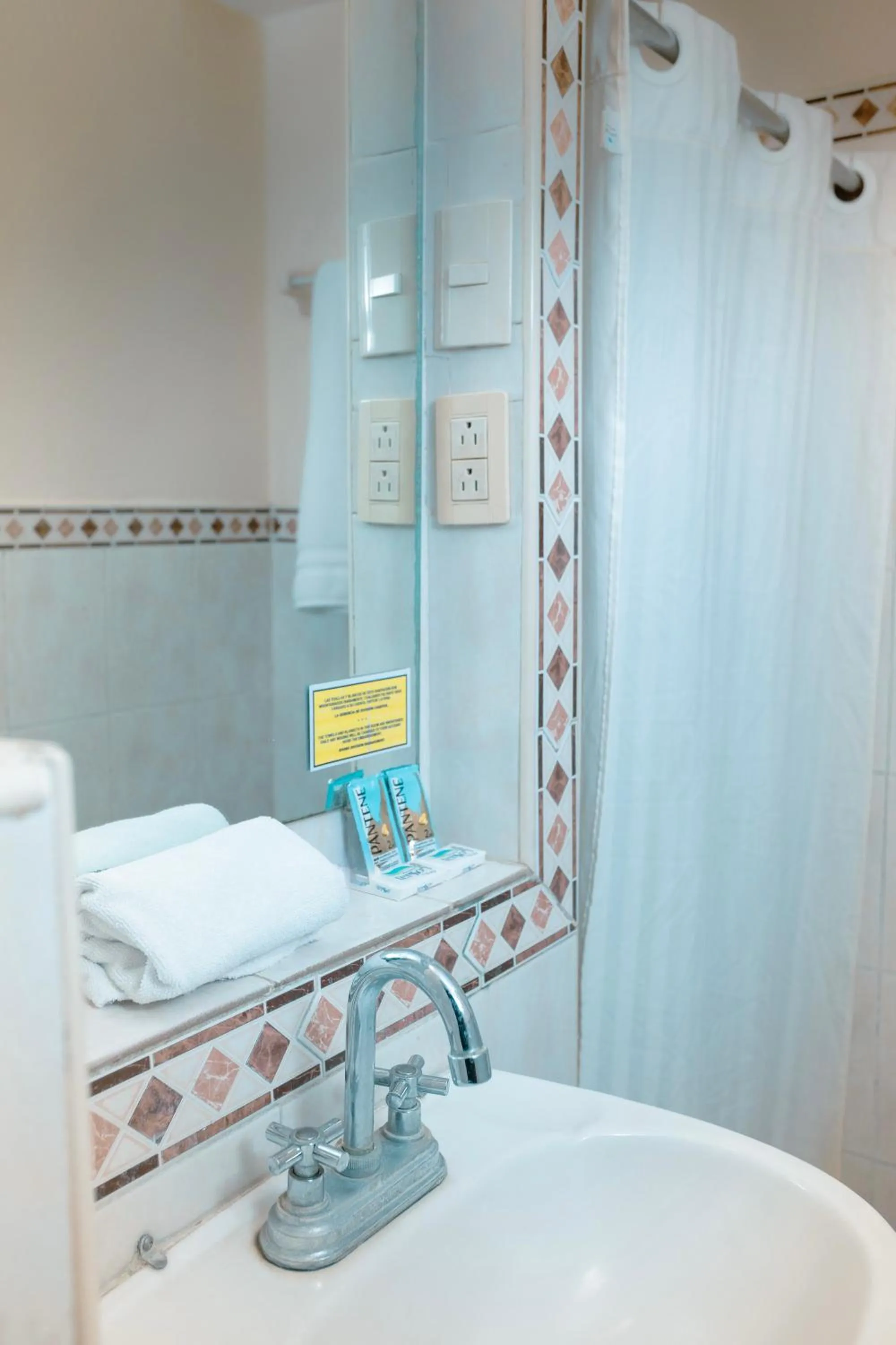 Shower in Hotel Suites Kino