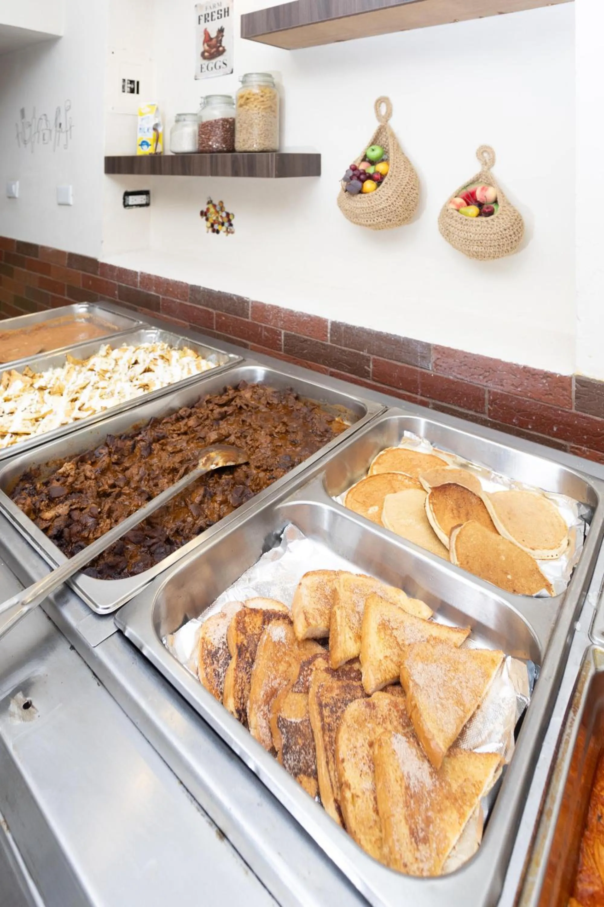 Food in Hotel Suites Kino