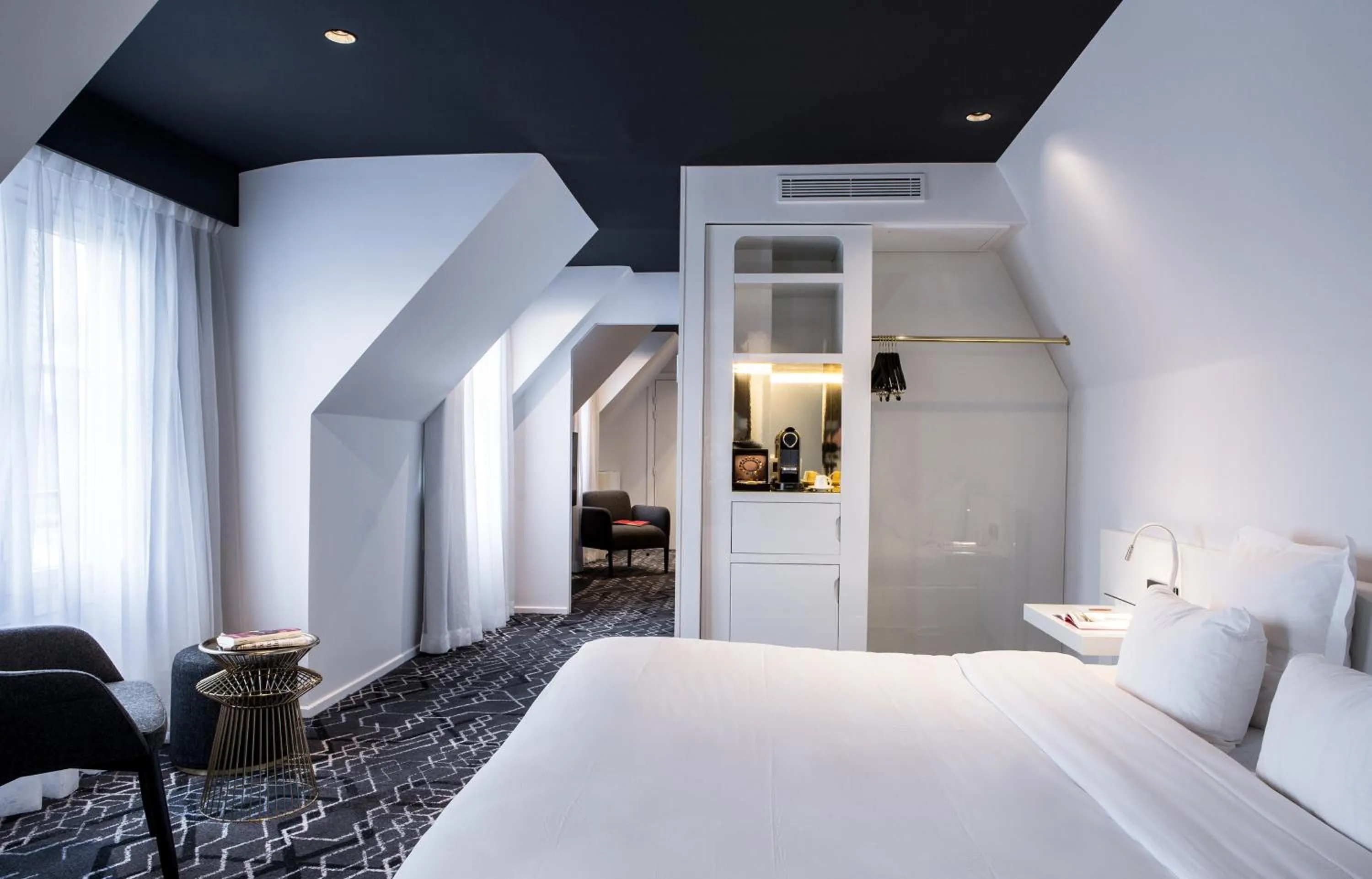 Photo of the whole room, Bed in Le Général Hôtel