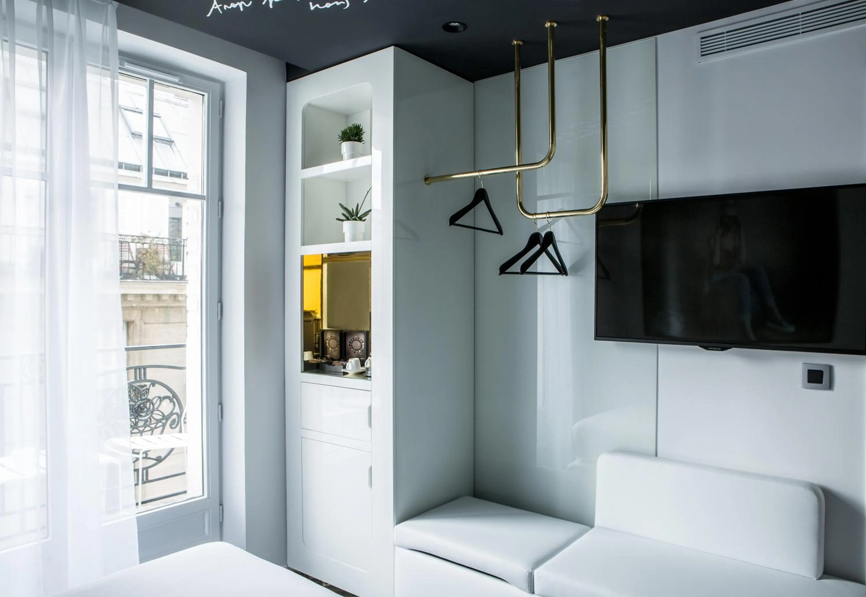 TV and multimedia in Le Général Hôtel