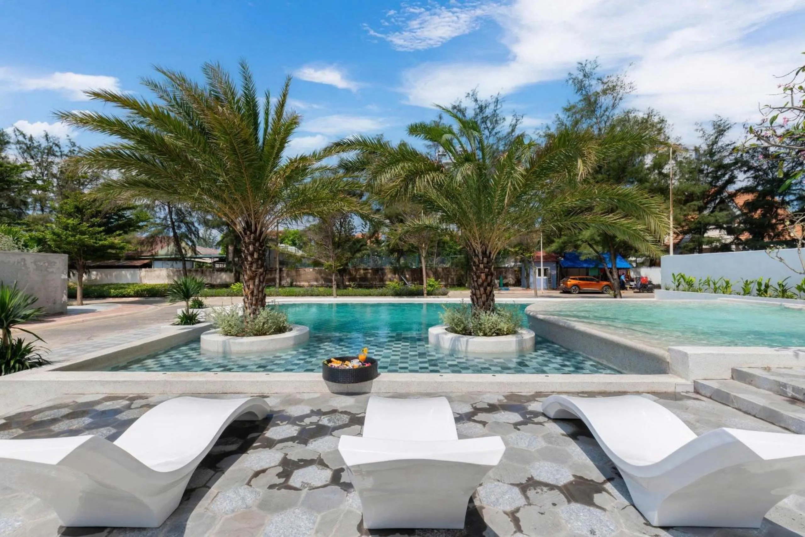 Swimming pool in Annata Beach Hotel