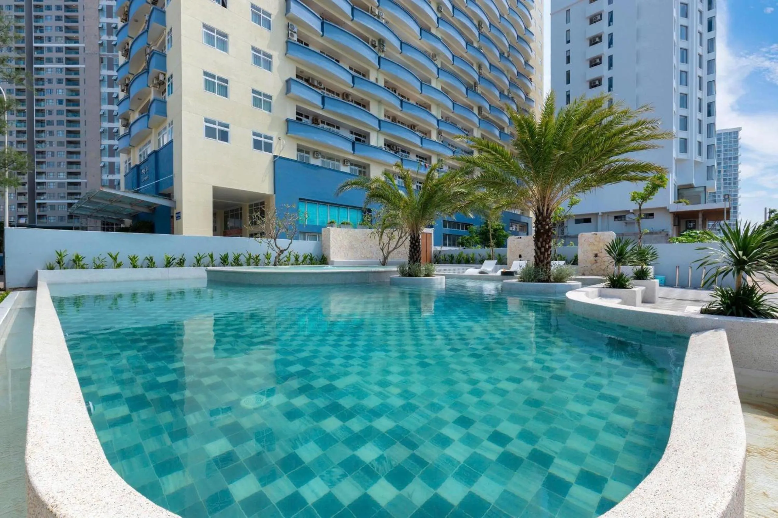 Swimming pool in Annata Beach Hotel