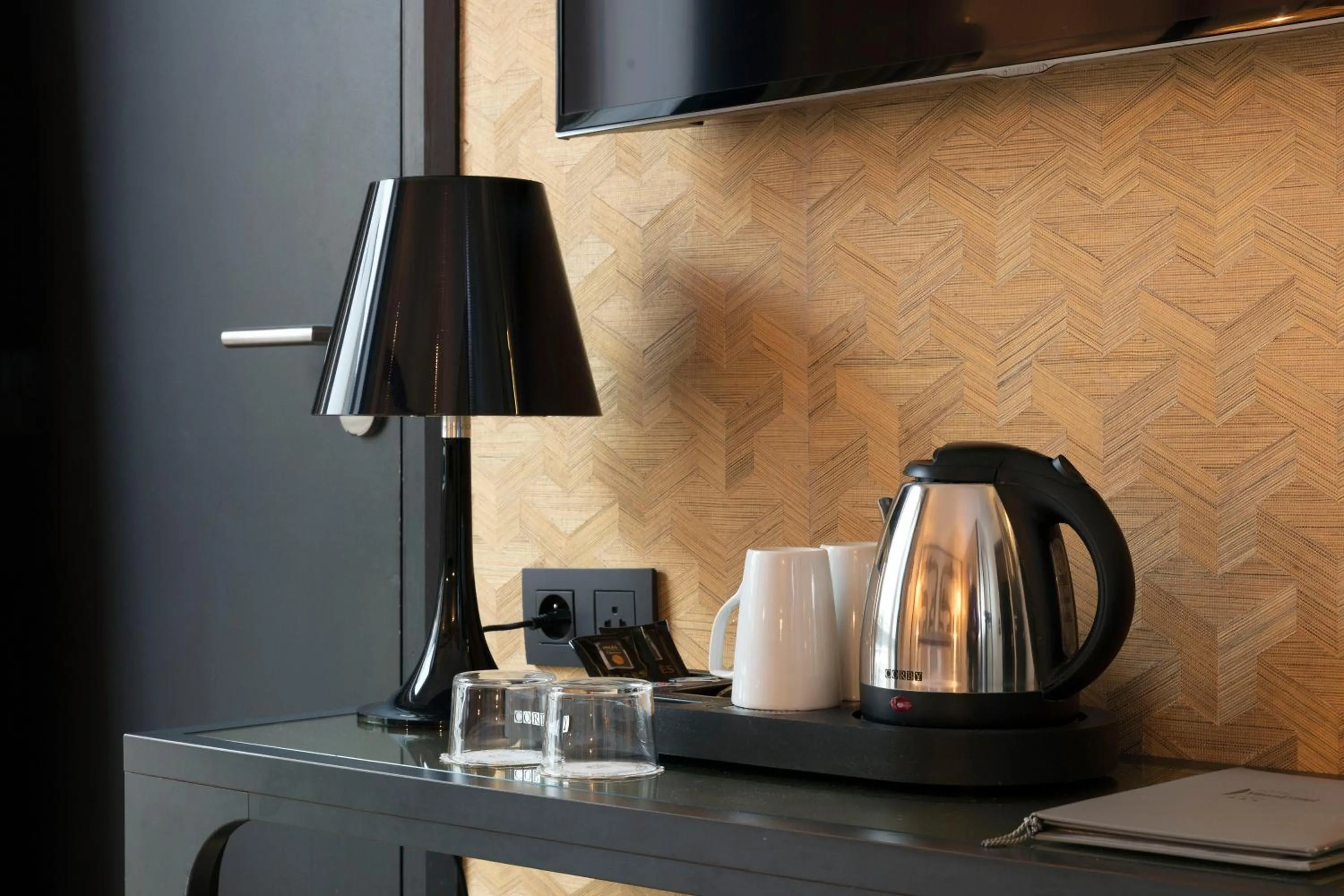 Coffee/tea facilities in Hotel Yllen Eiffel