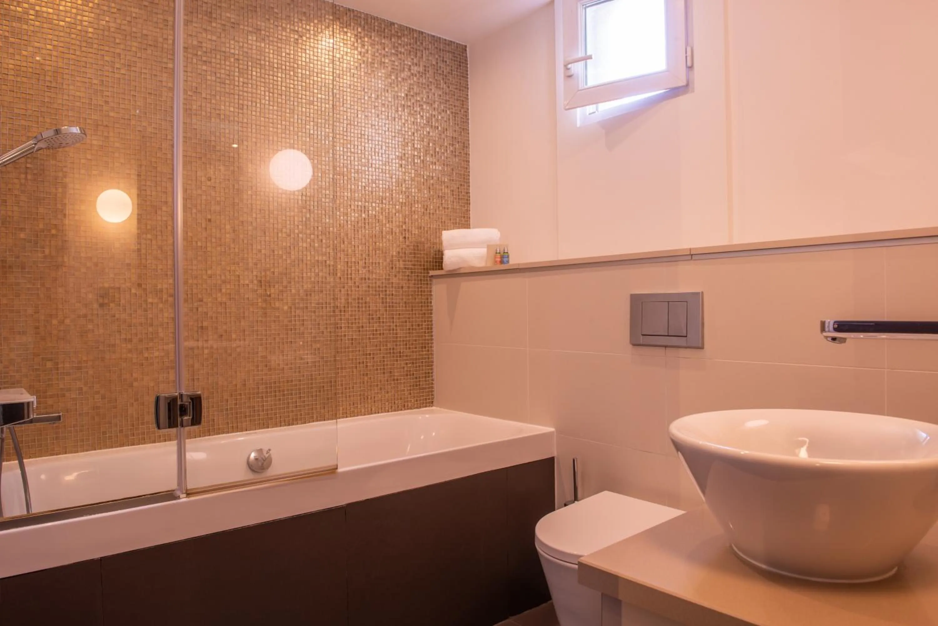 Bathroom in Hotel Yllen Eiffel