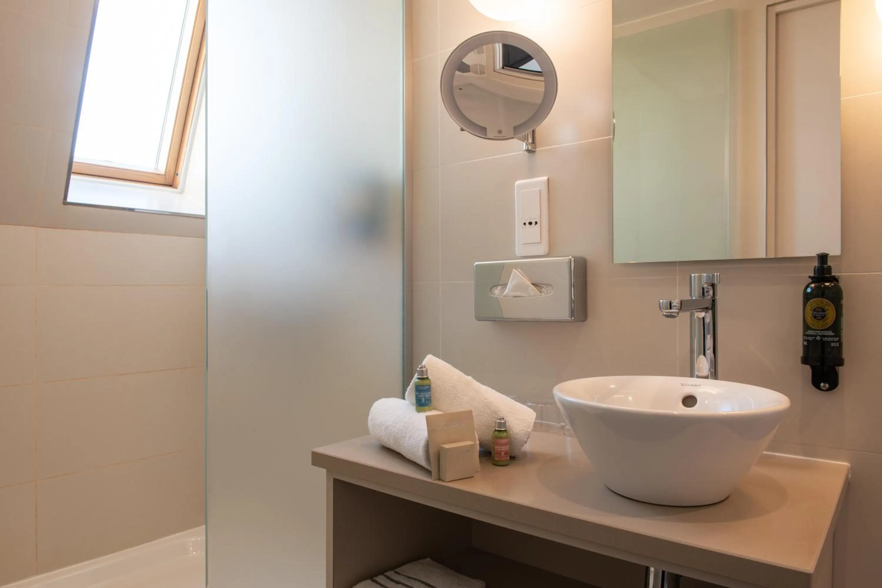 Bathroom in Hotel Yllen Eiffel