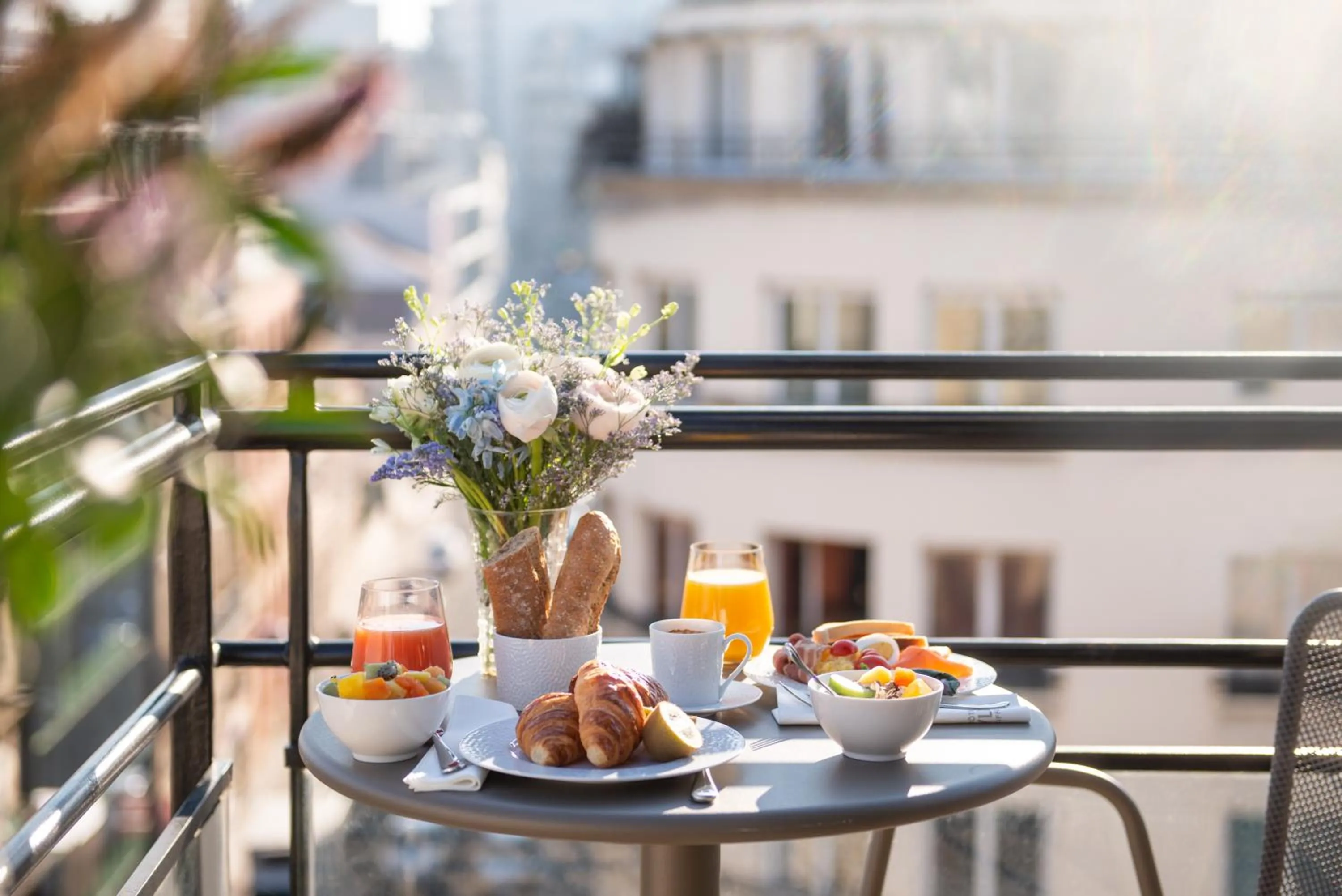 Breakfast in Hotel Yllen Eiffel