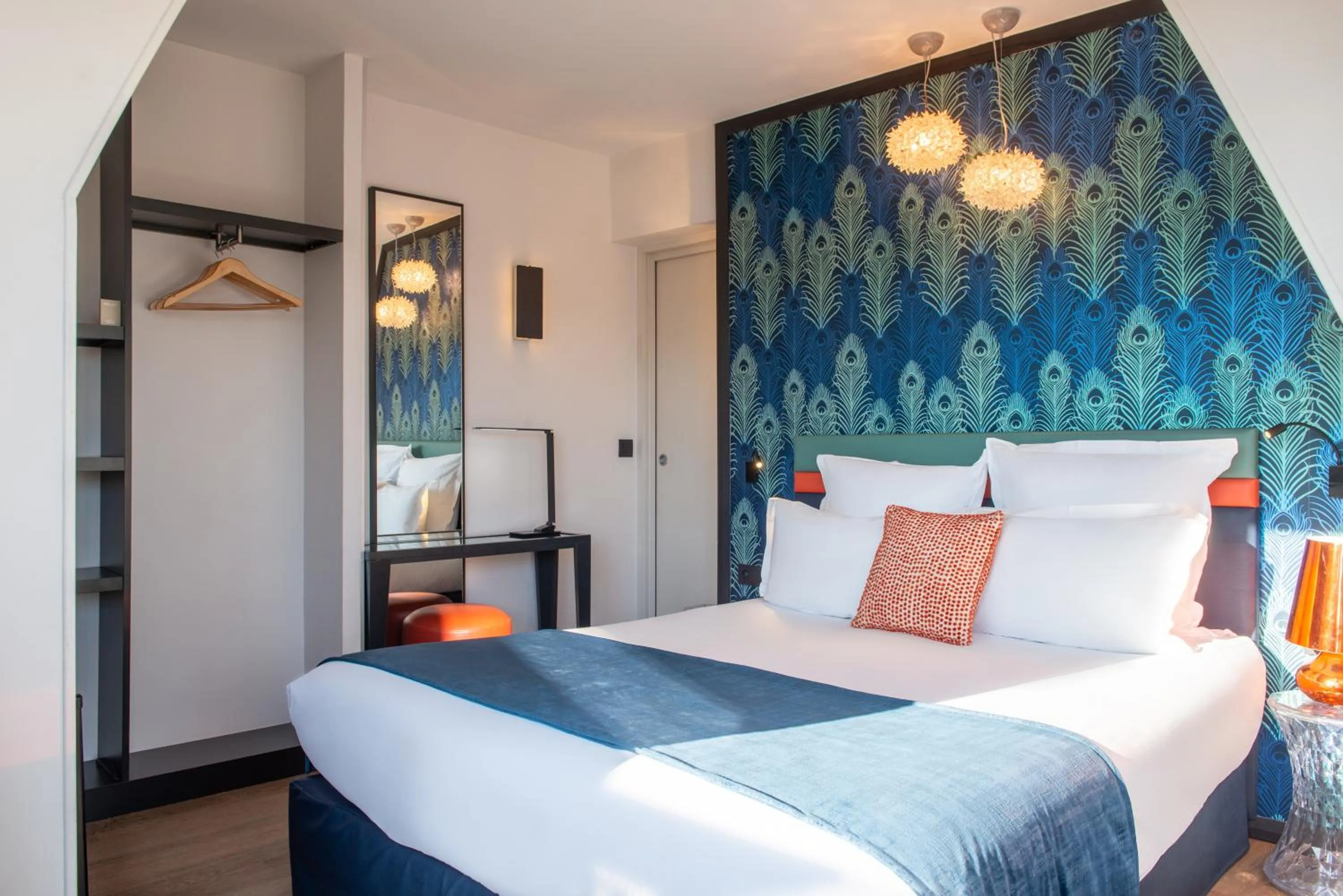 Bedroom, Bed in Hotel Yllen Eiffel