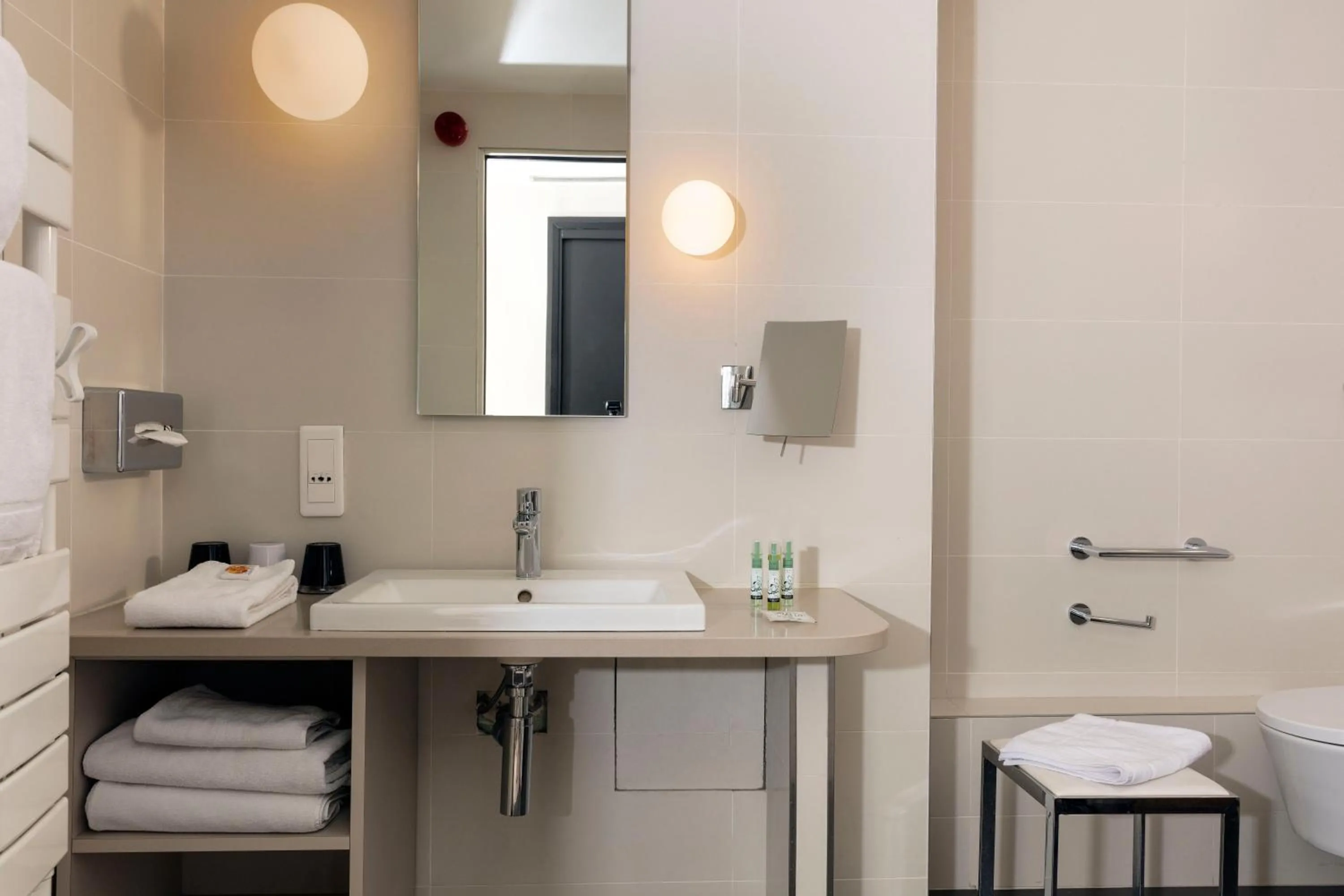 Bathroom in Hotel Yllen Eiffel