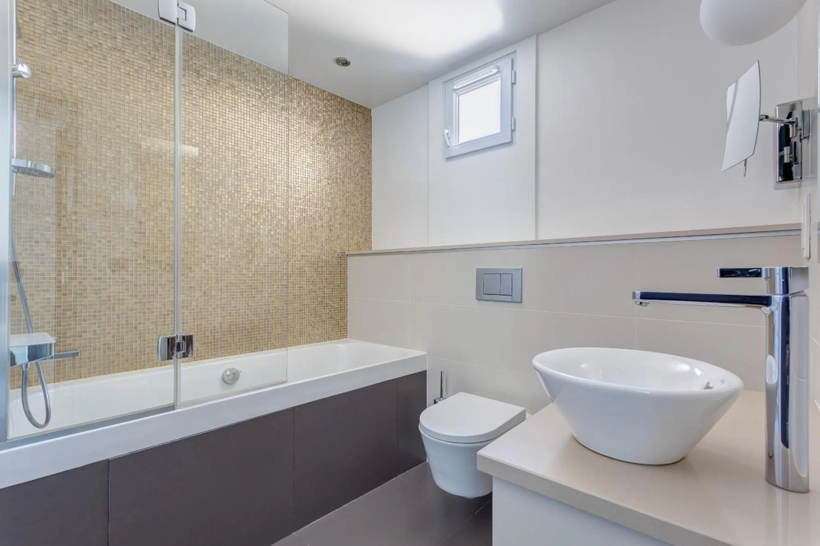 Bathroom in Hotel Yllen Eiffel