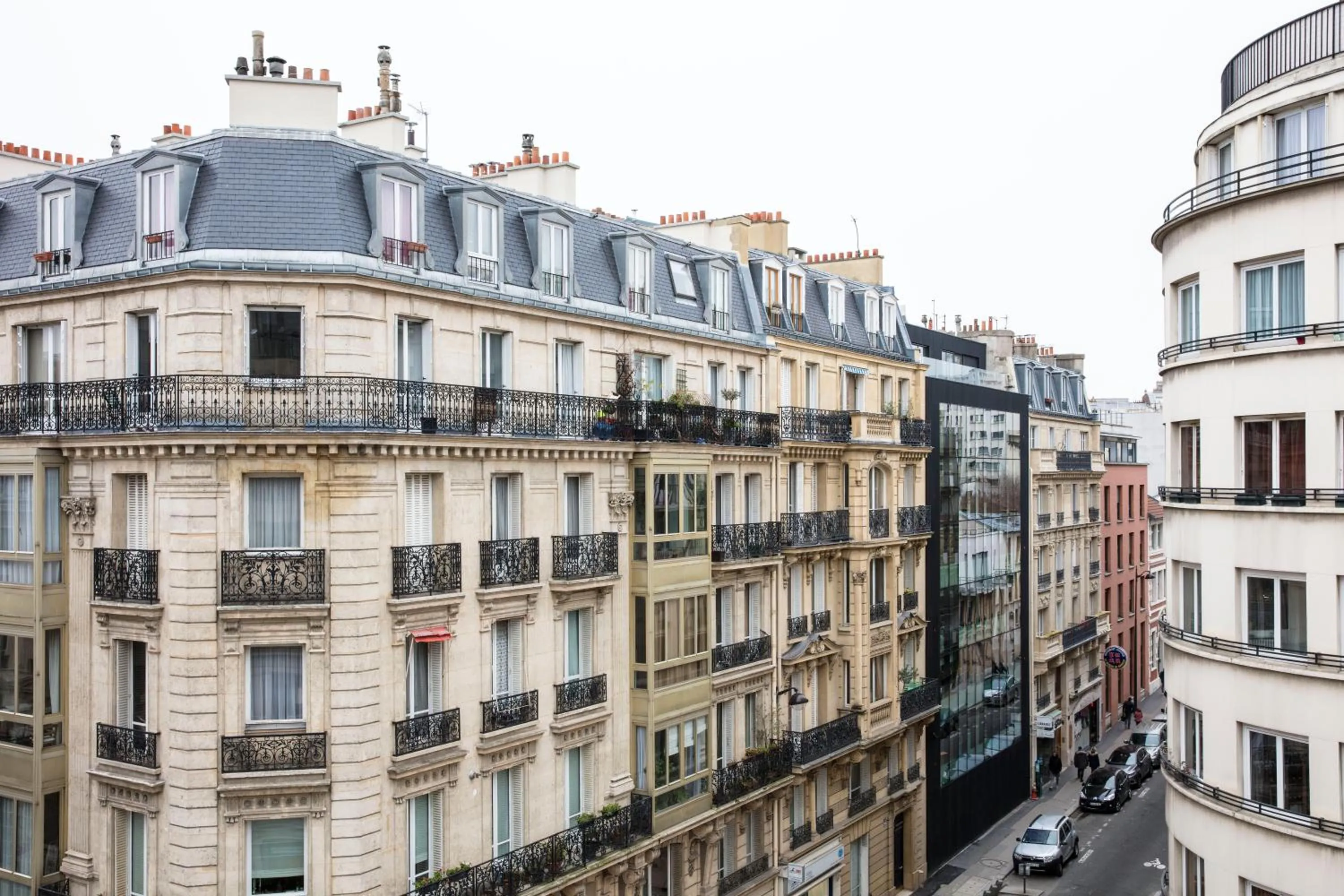 City view in Hotel Yllen Eiffel