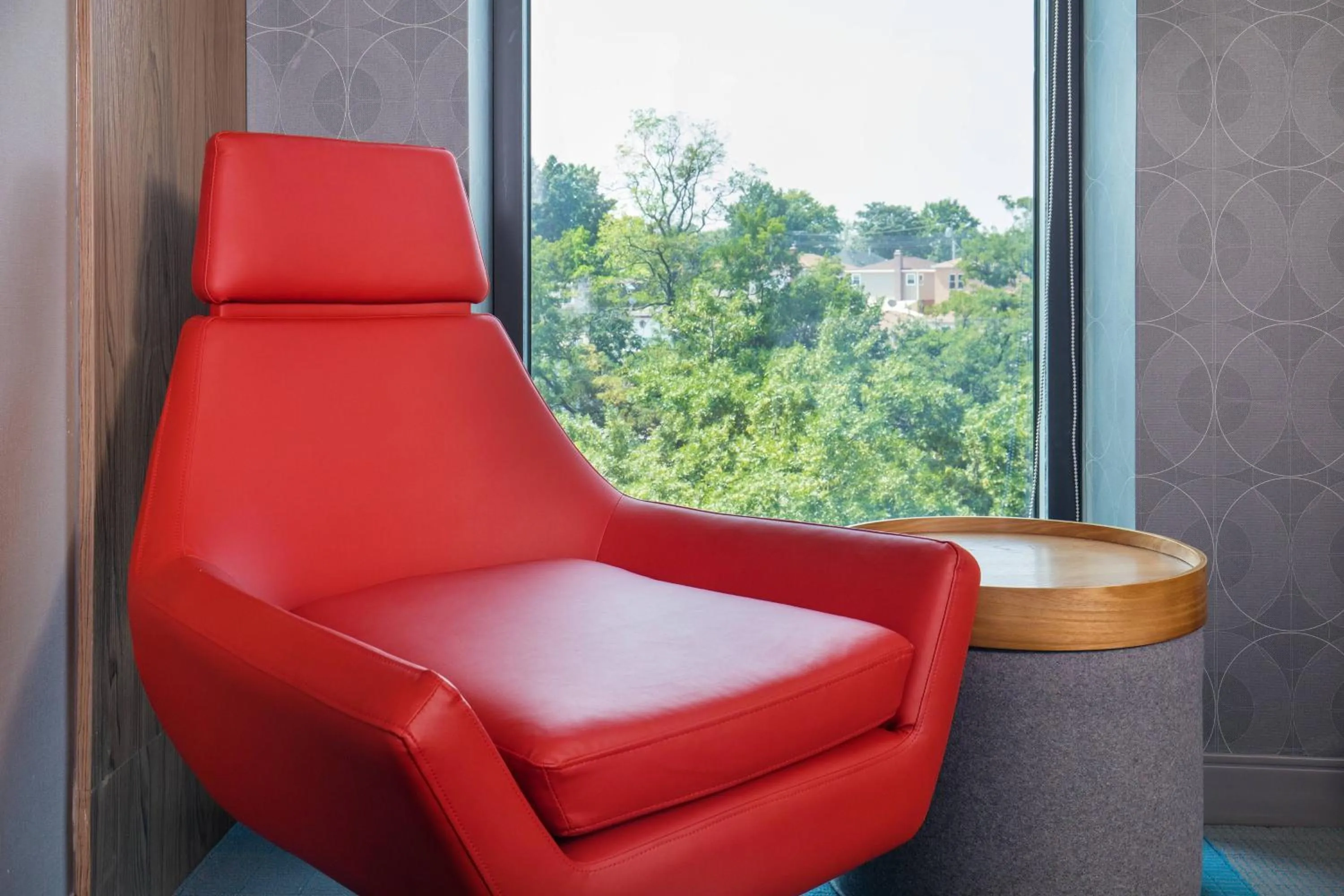 Photo of the whole room in Aloft New York LaGuardia Airport