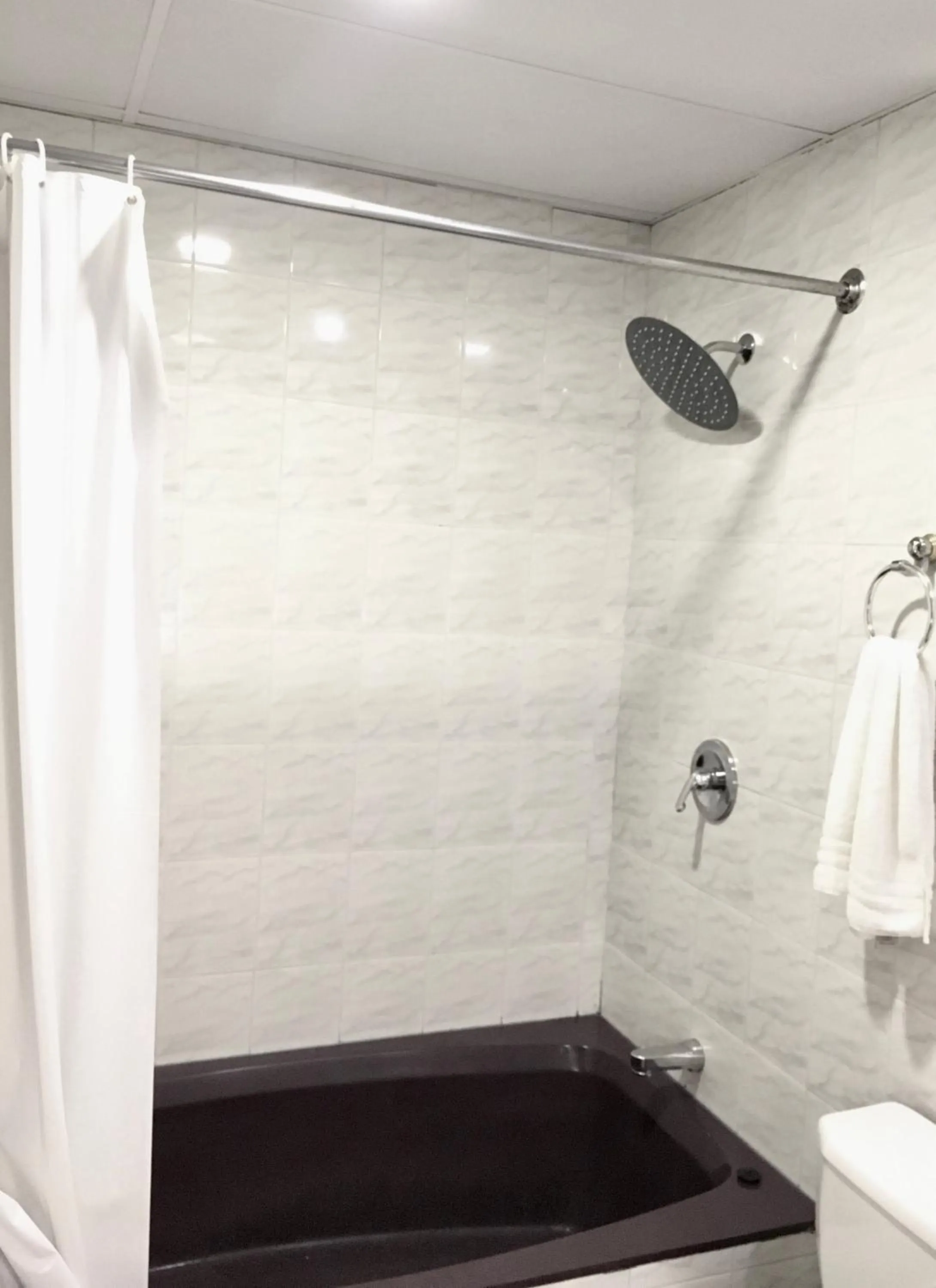 Shower in Hotel NASS Pinar del Lago
