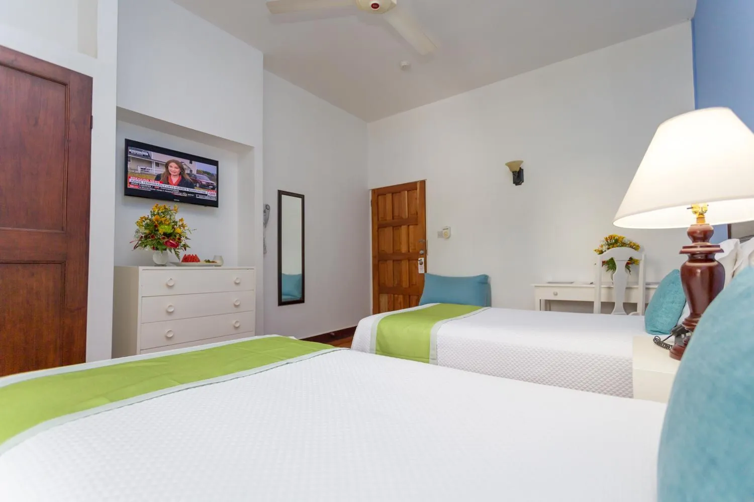 Photo of the whole room, Bed in The Liguanea Club