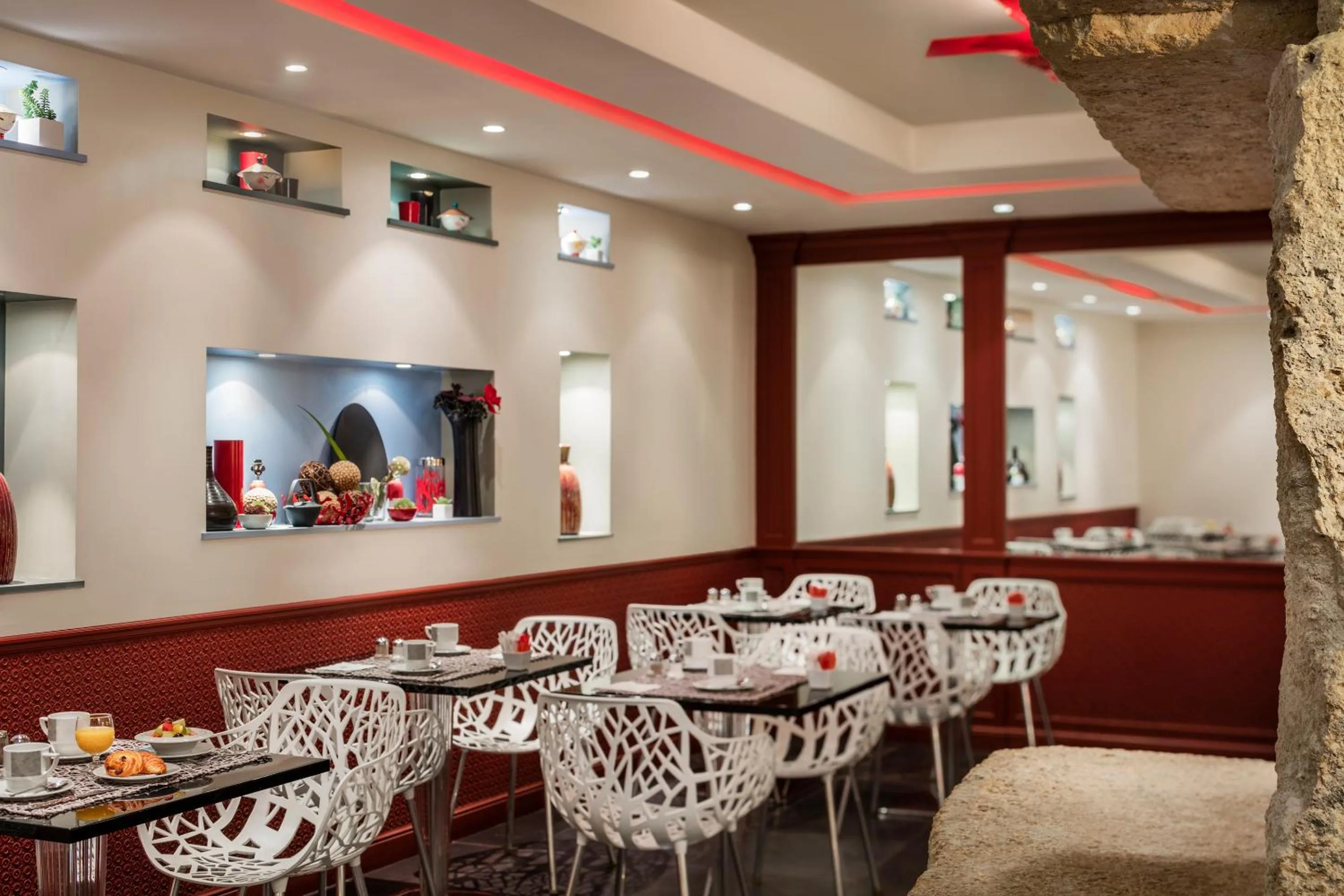 Restaurant/places to eat in Hotel Louvre Saint-Honoré