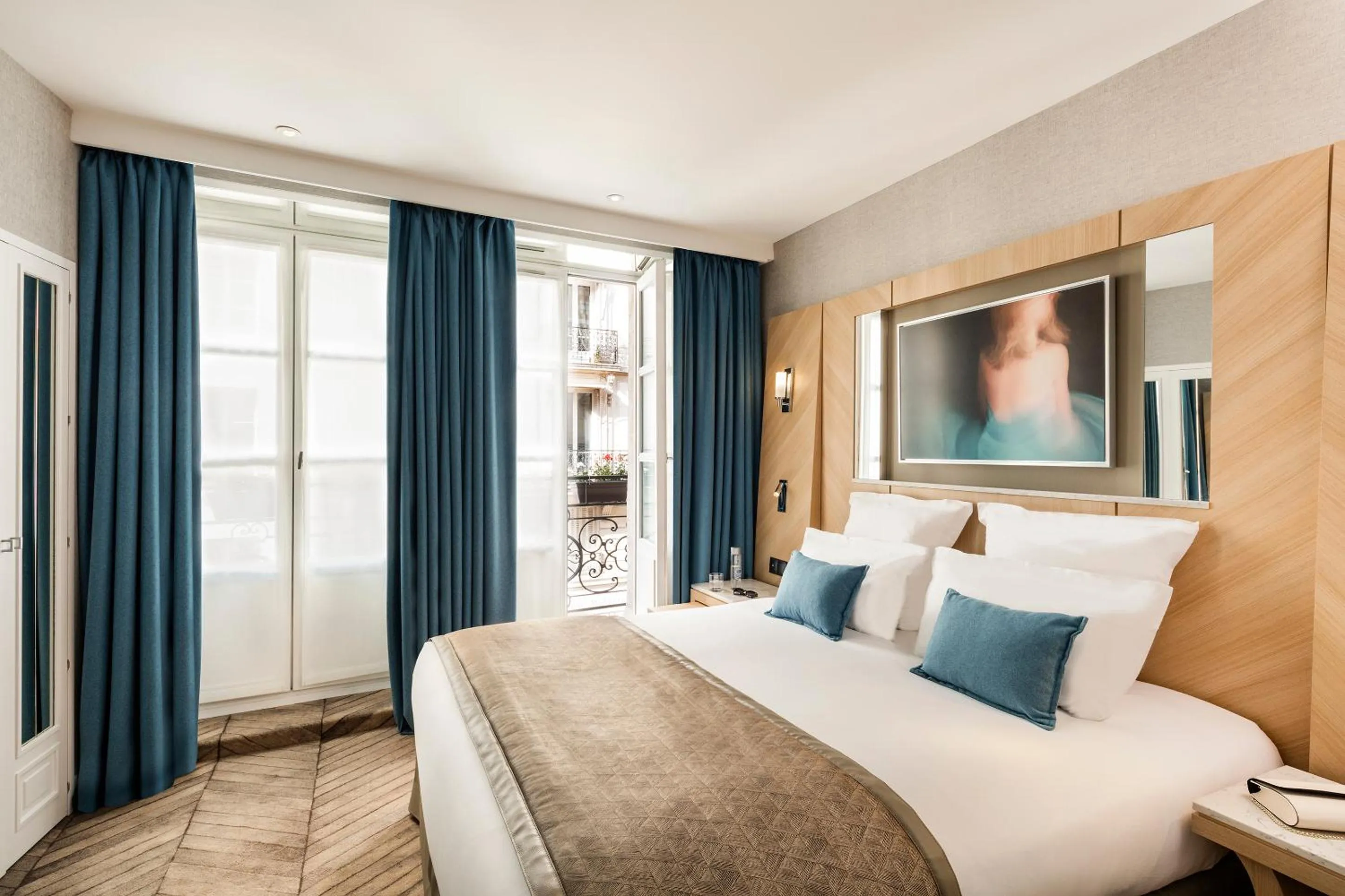 Day, Bed in Hotel Louvre Saint-Honoré