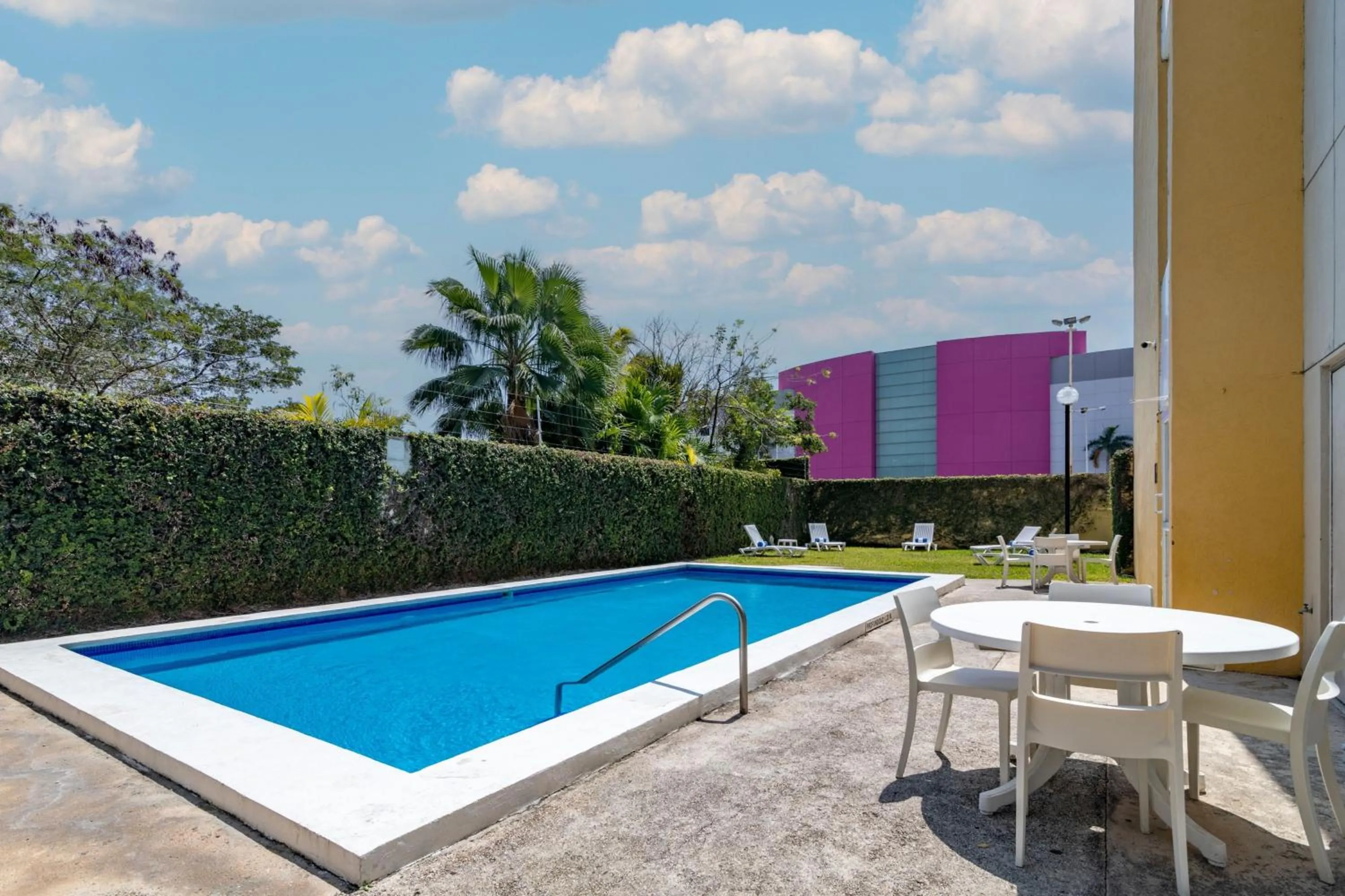 Swimming pool in City Express by Marriott Chetumal