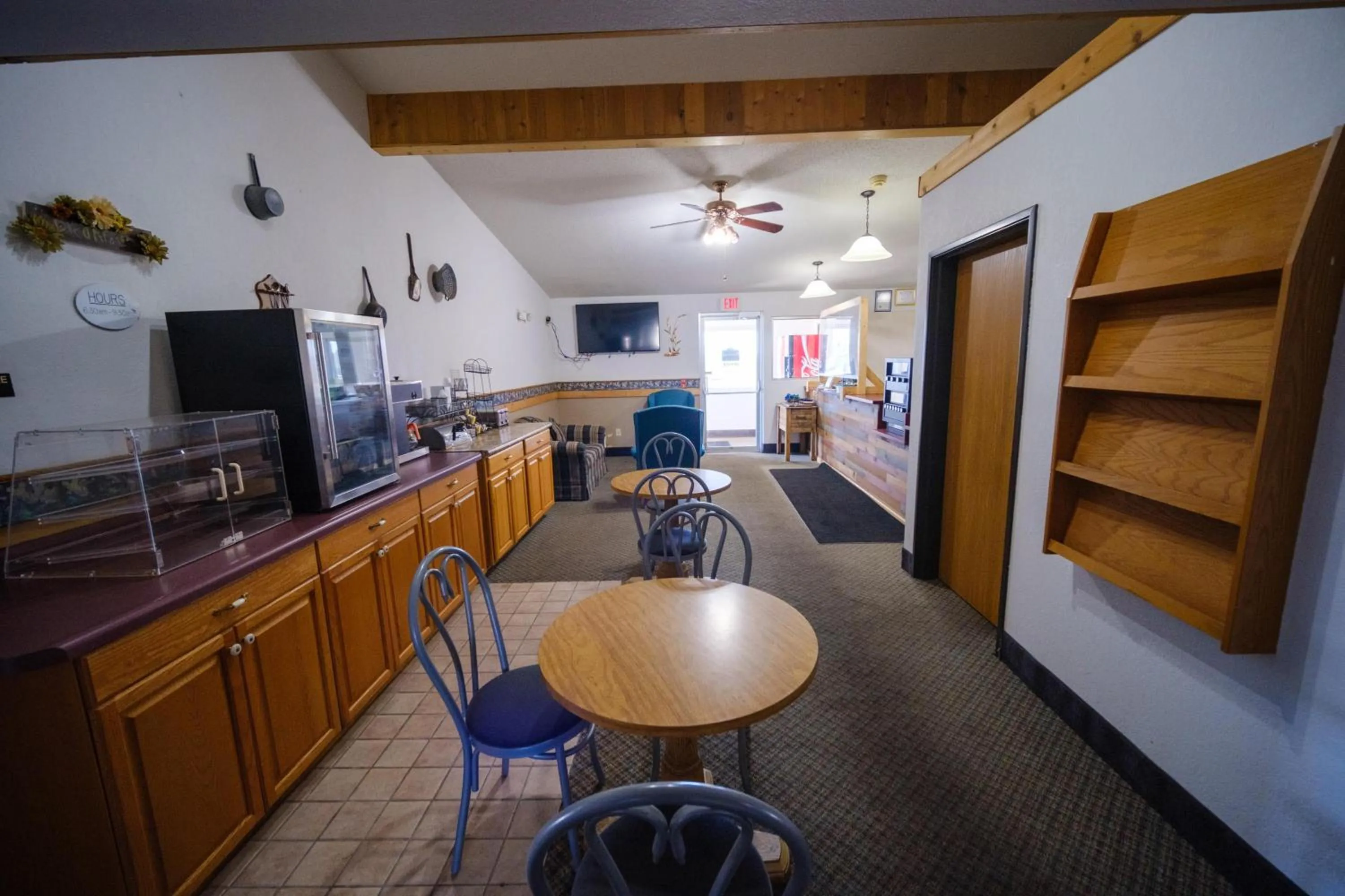 Seating area in Westwood Inn & Suites Kimball I 90