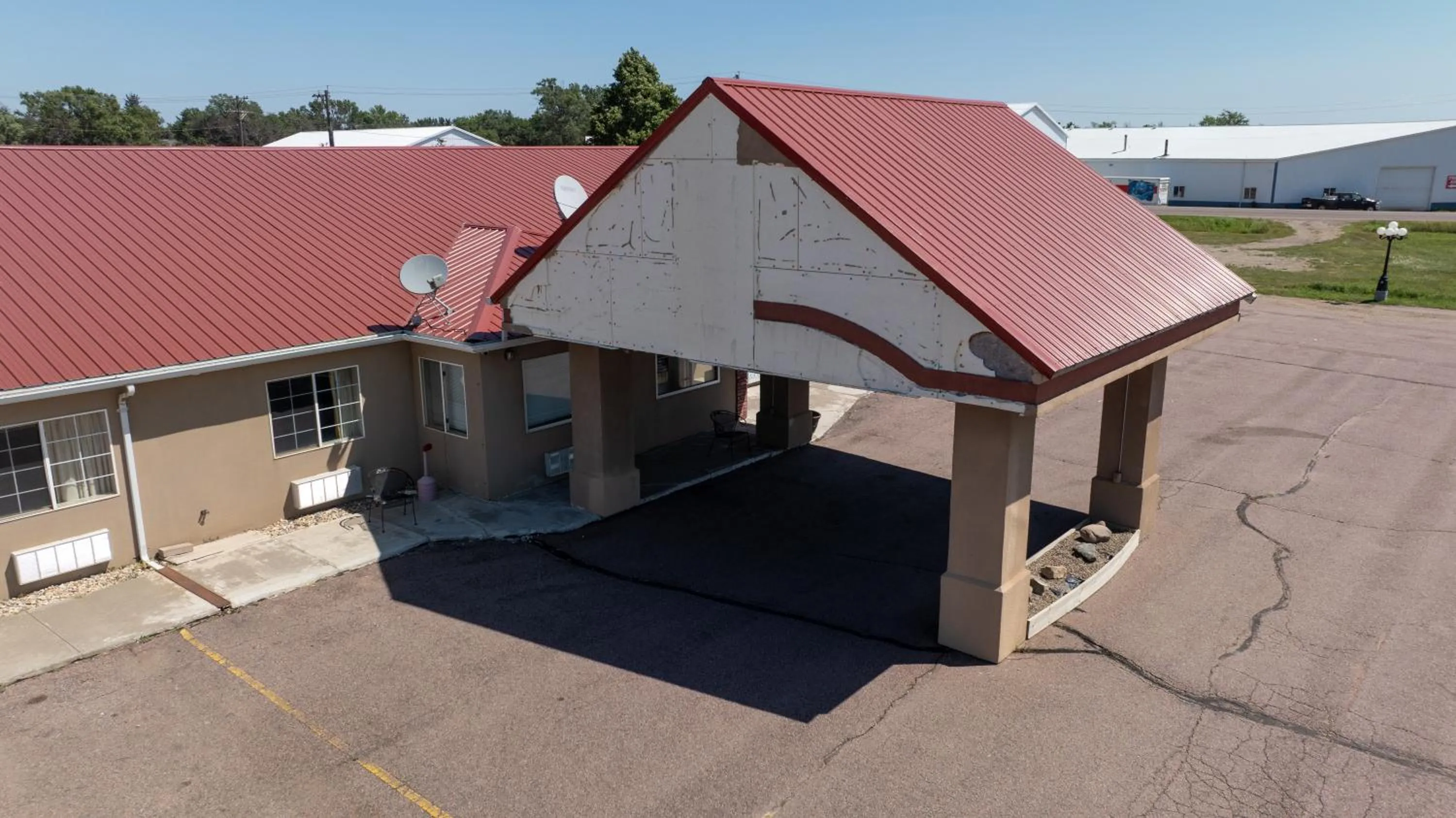 Property building in Westwood Inn & Suites Kimball I 90