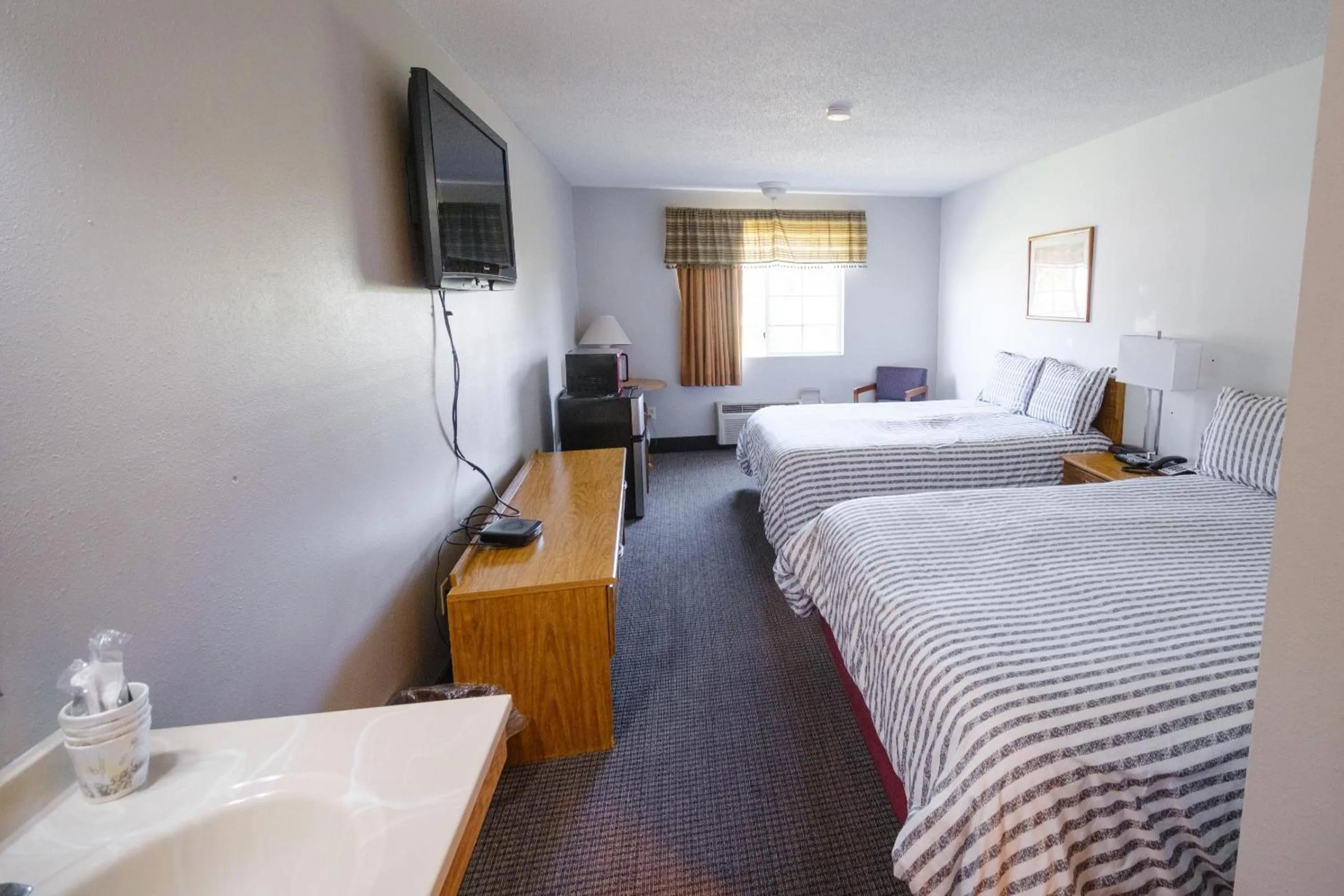 Bedroom, Bed in Westwood Inn & Suites Kimball I 90