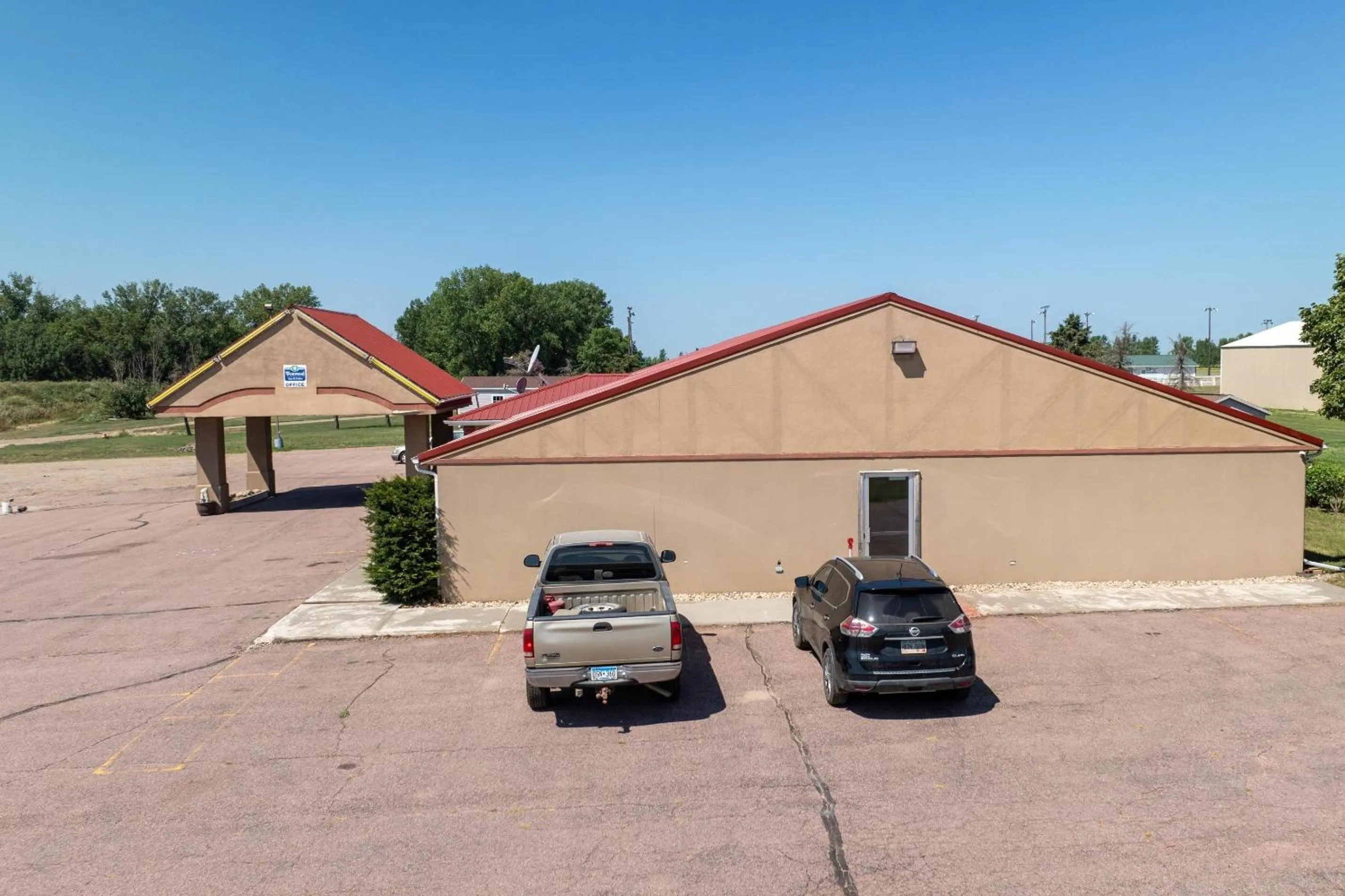 Parking in Westwood Inn & Suites Kimball I 90