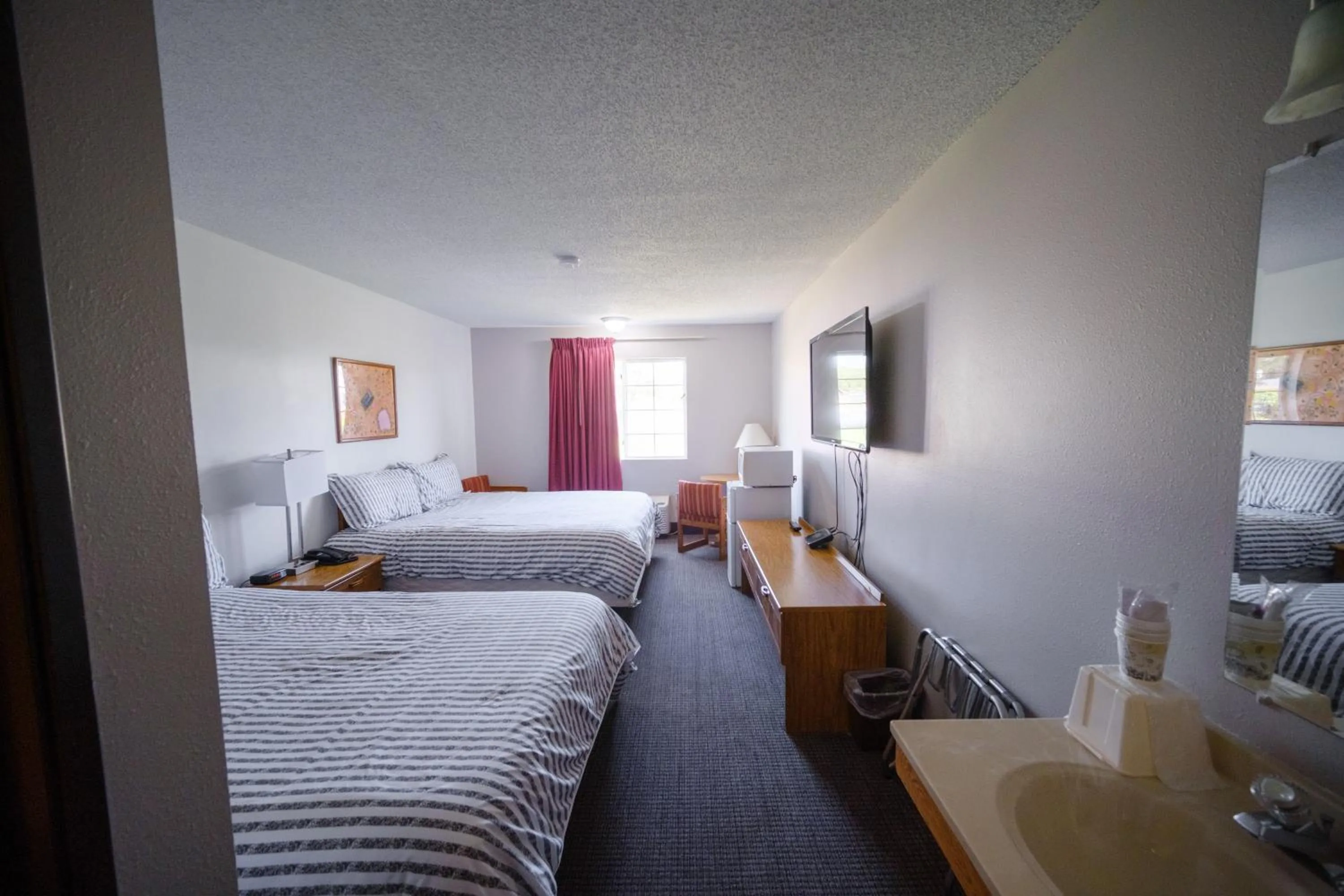 Bedroom, Bed in Westwood Inn & Suites Kimball I 90
