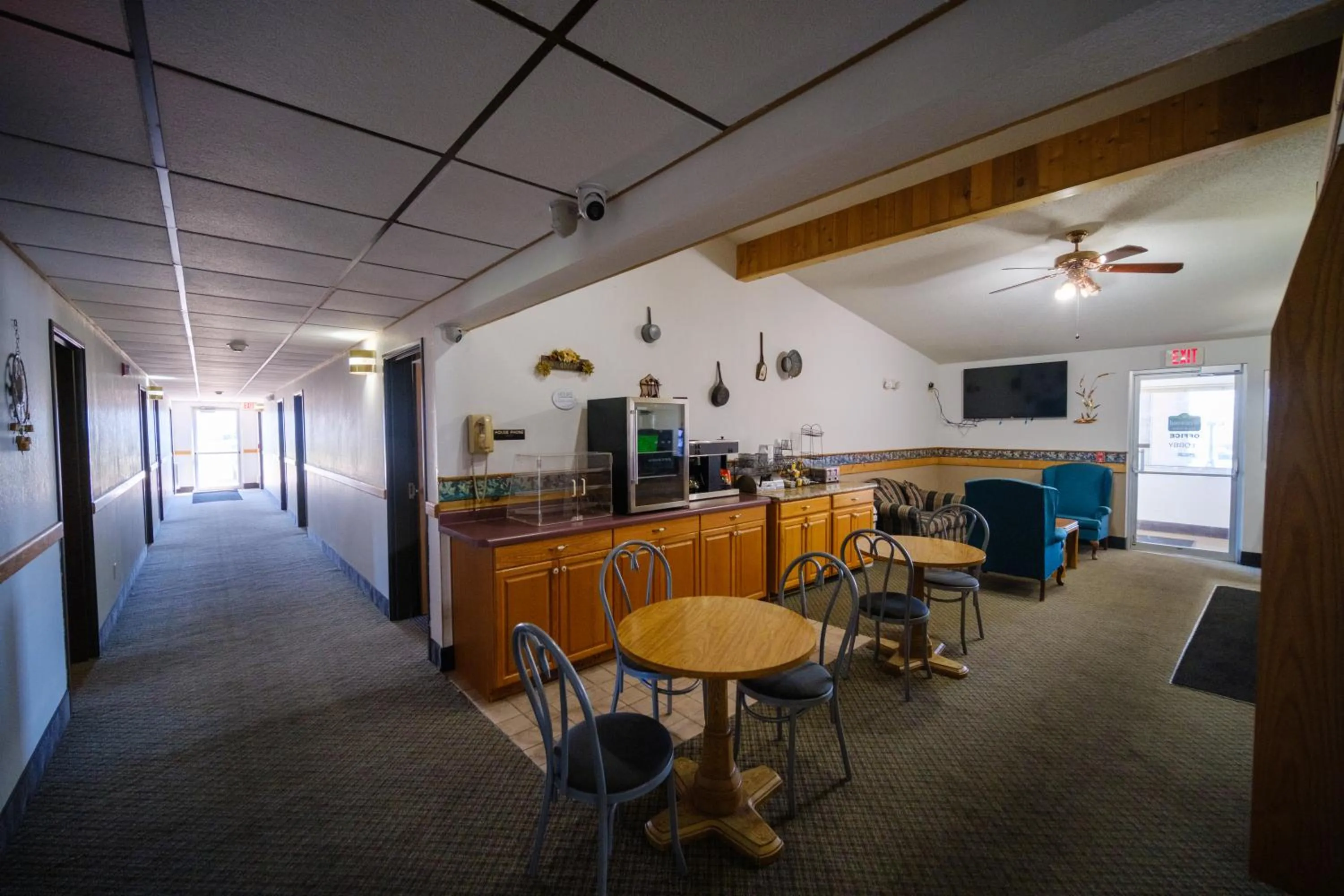 Seating area in Westwood Inn & Suites Kimball I 90