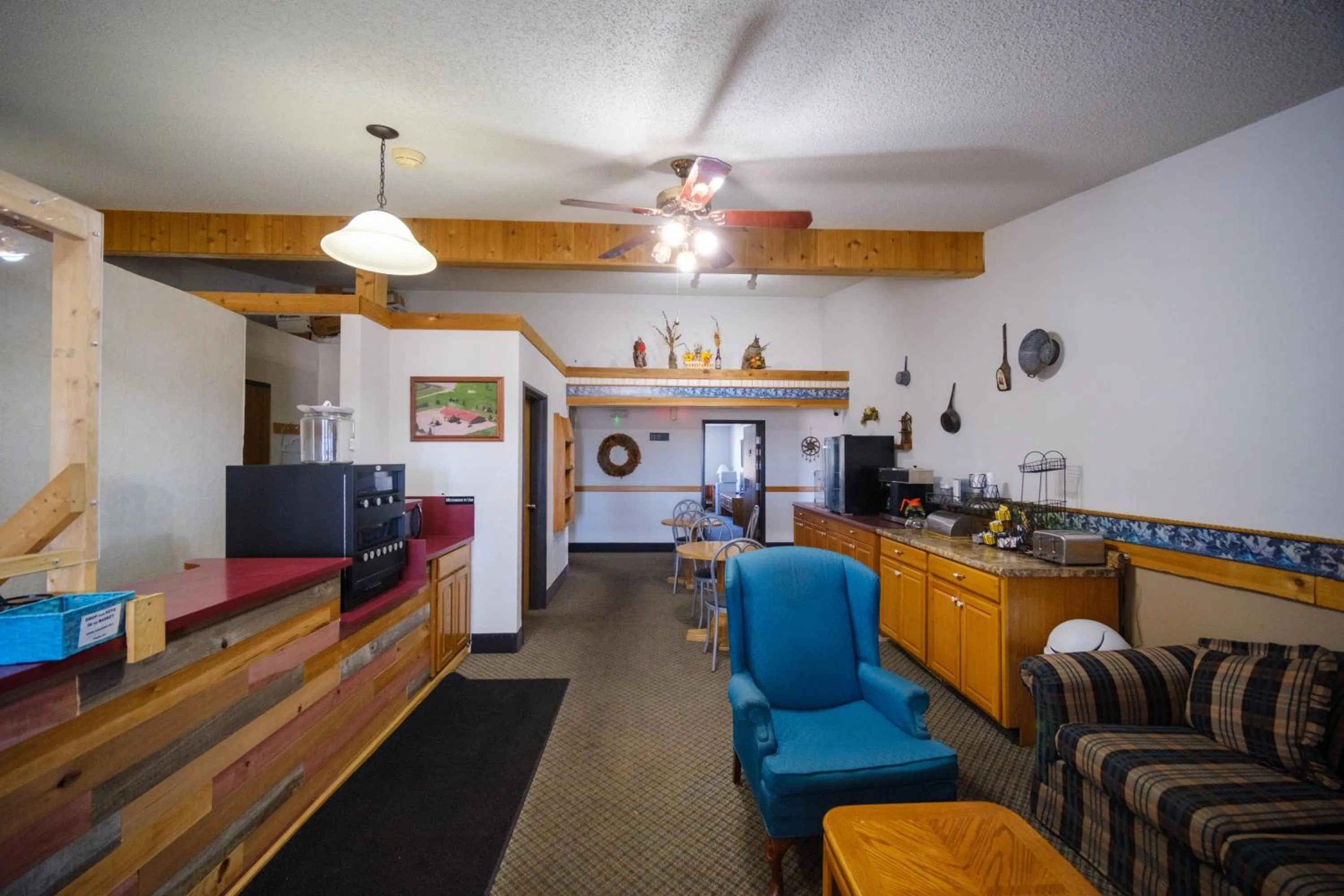 Seating area in Westwood Inn & Suites Kimball I 90