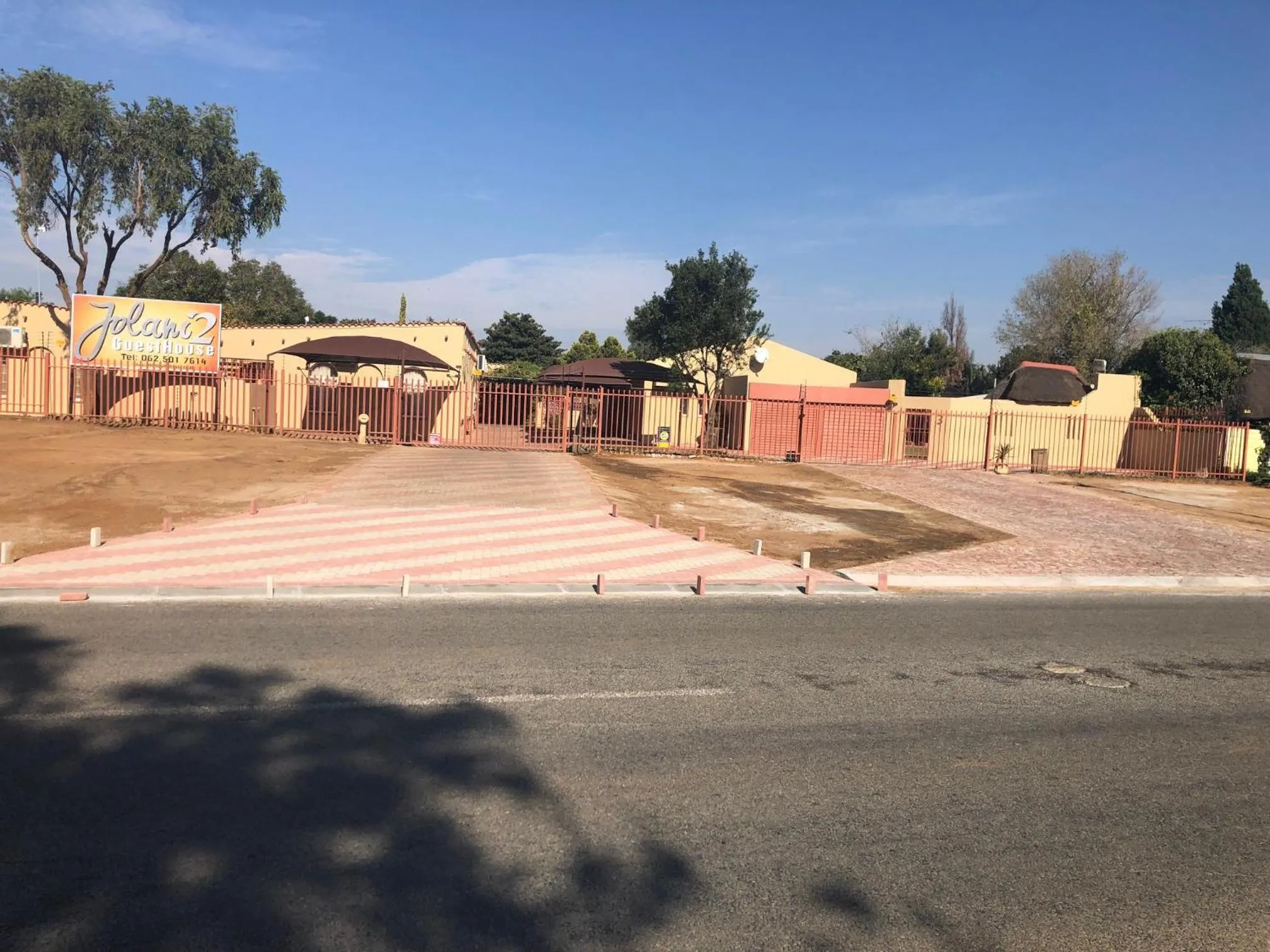 Street view in Jolani 2 Guest House