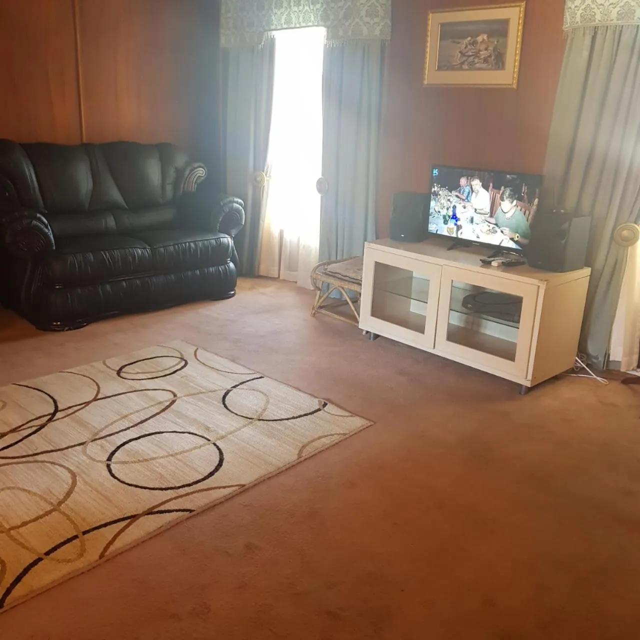 Communal lounge/ TV room in Jolani 2 Guest House