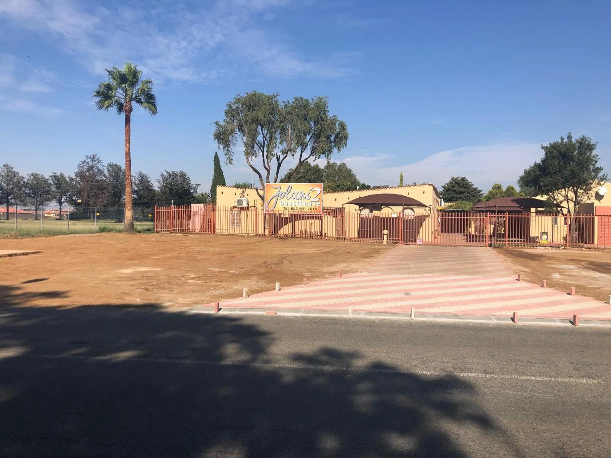 Property building in Jolani 2 Guest House