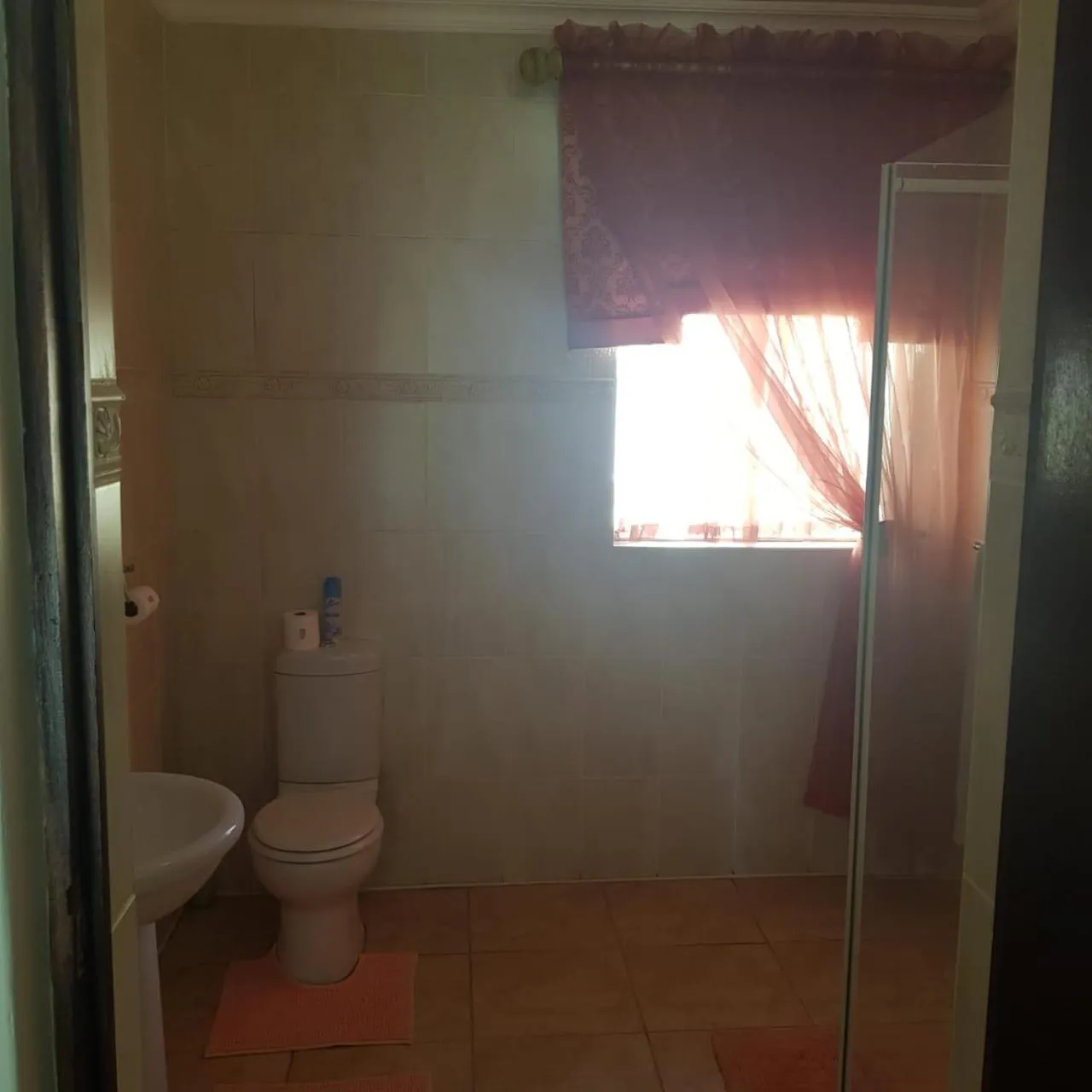 Shower in Jolani 2 Guest House
