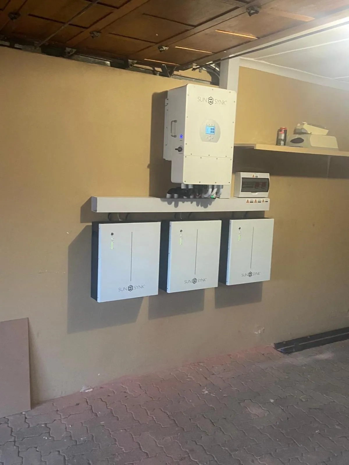 Property building in Jolani 2 Guest House