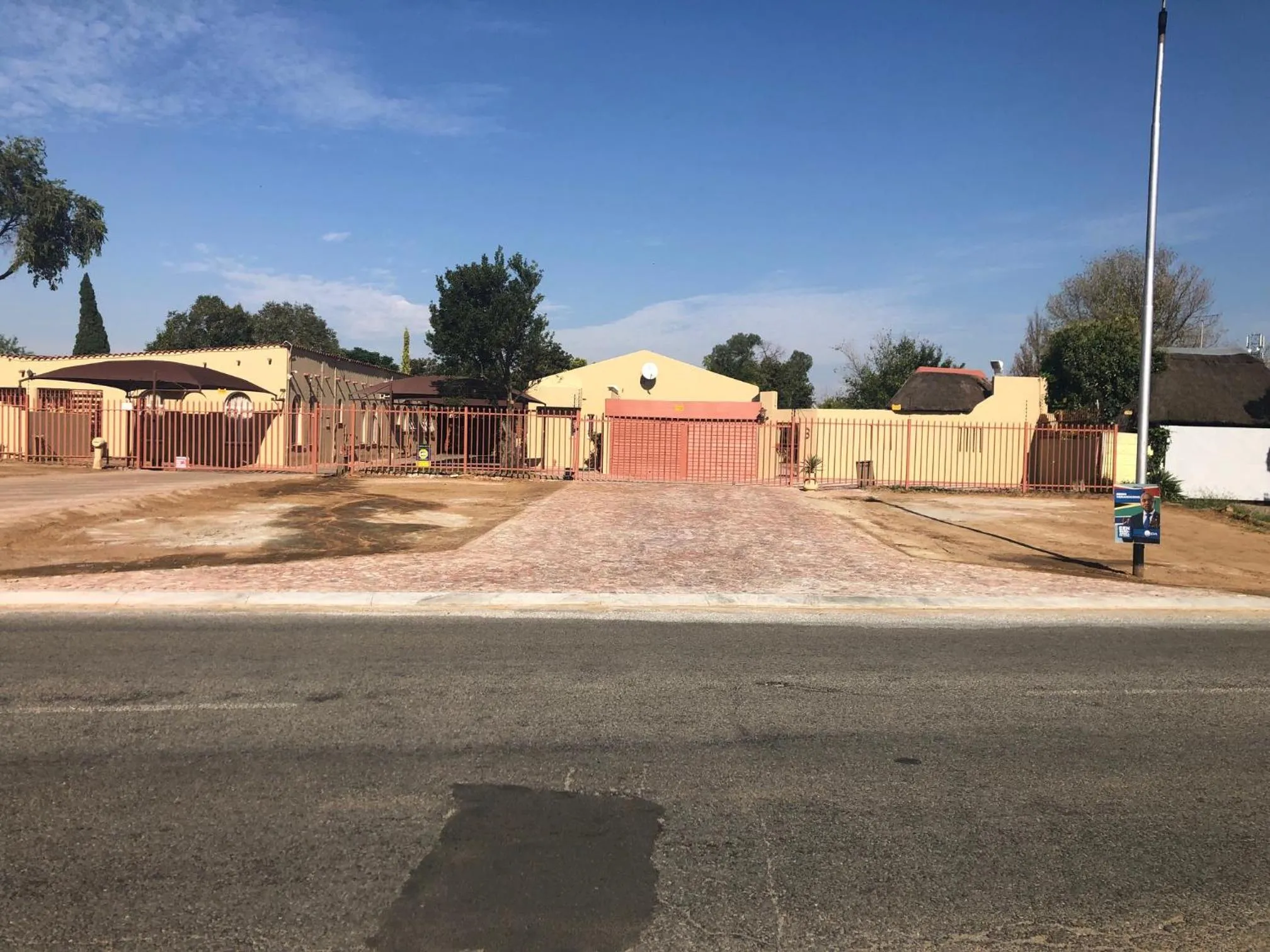 Street view in Jolani 2 Guest House