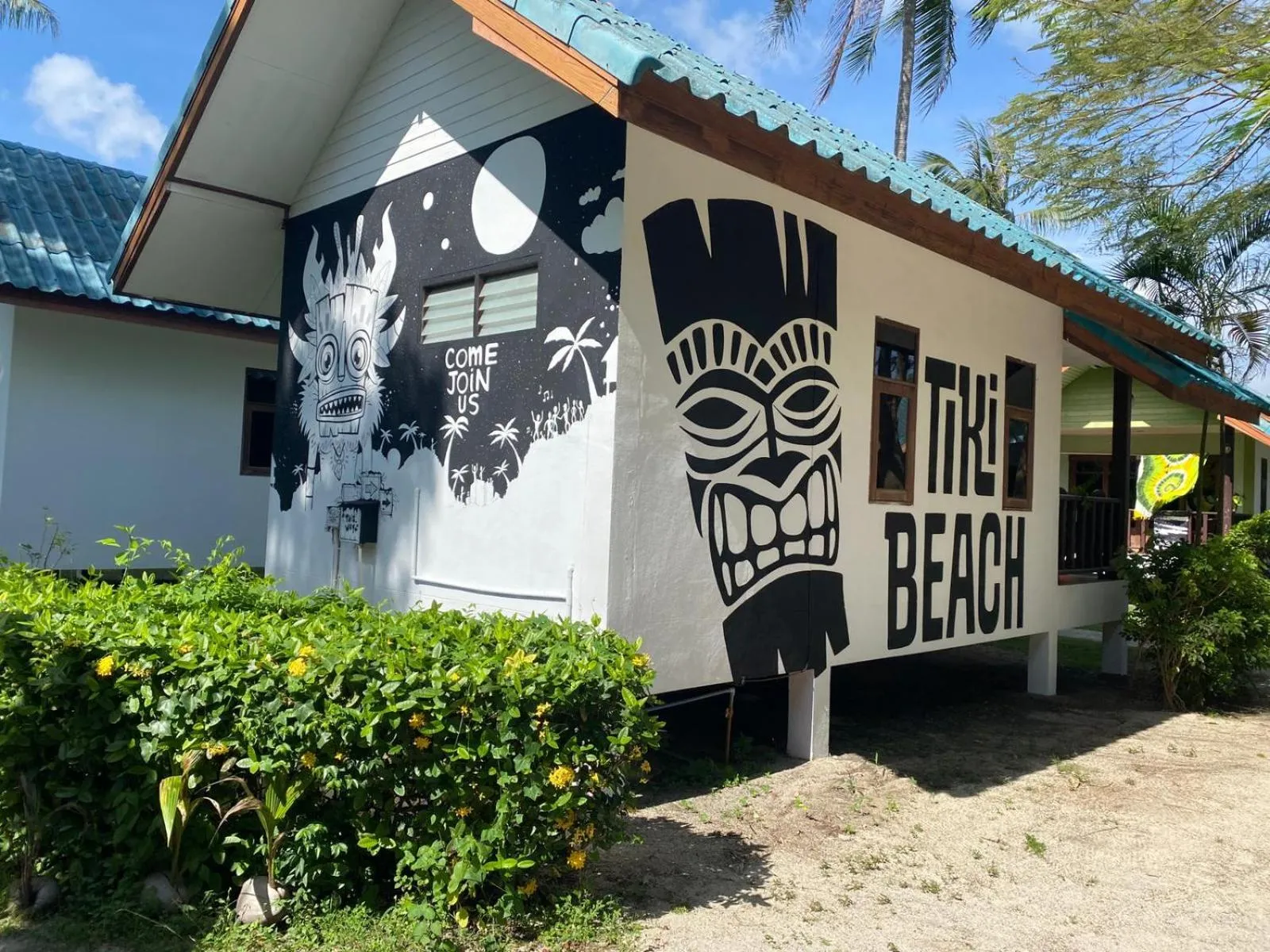 Property building in Tiki Beach Koh Phangan Beach Restaurant Bar and Coworking