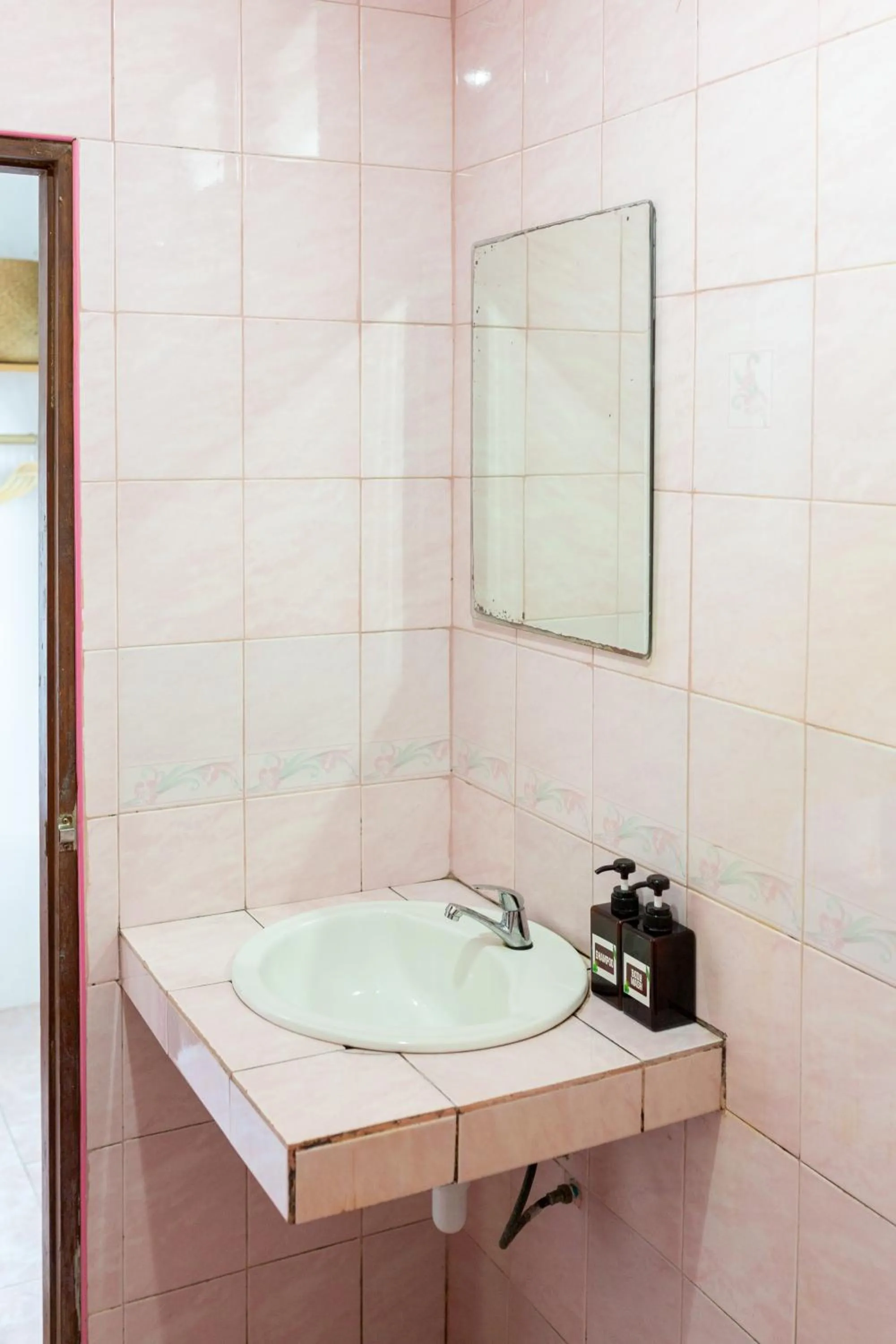 Bath in Tiki Beach Koh Phangan Beach Restaurant Bar and Coworking