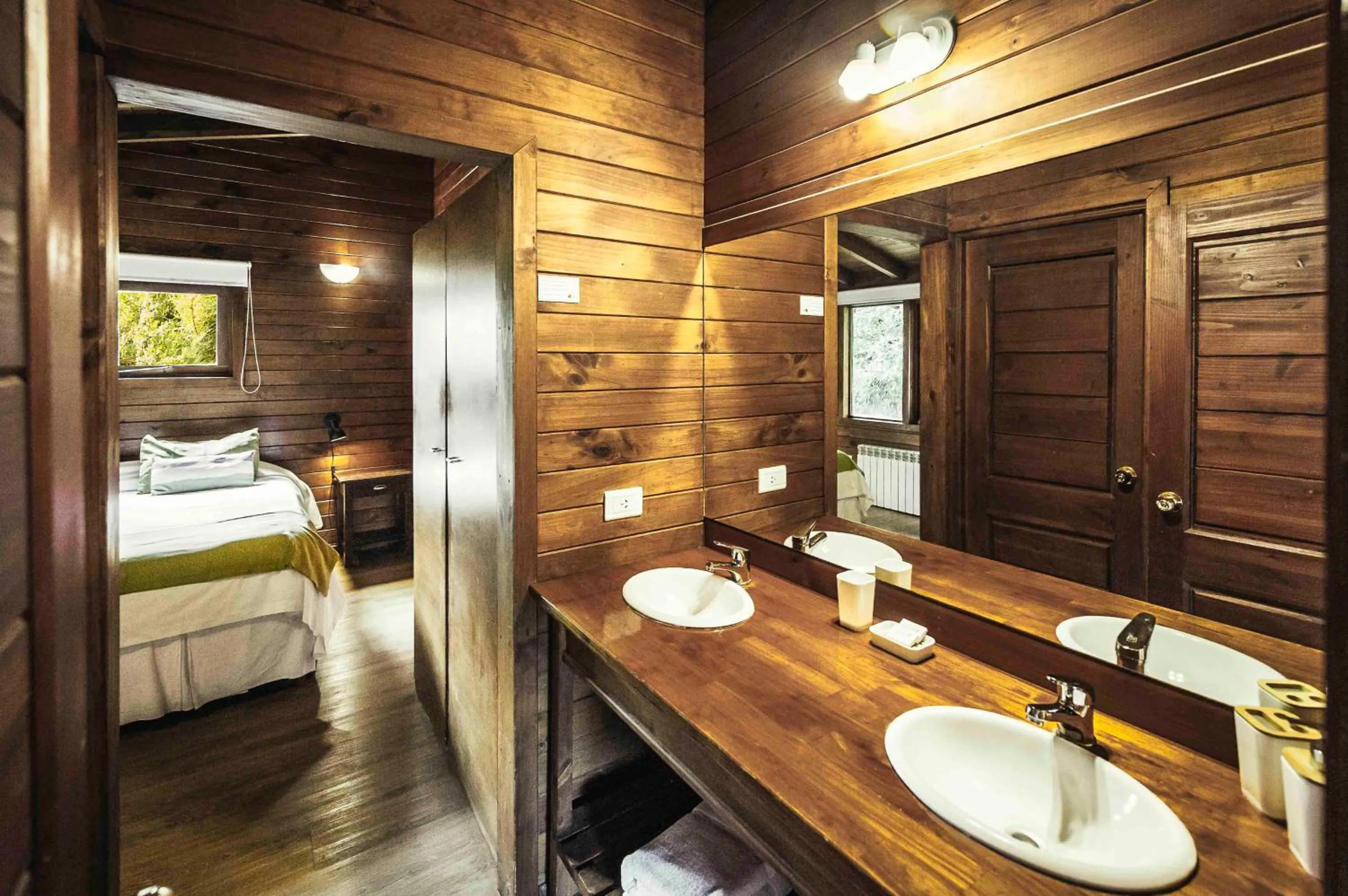 Bed in Arbolar, Casas de Montaña- Piscina climatizada