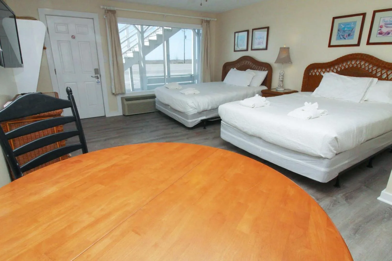 Bed in Fin 'N Feather Waterside Inn by Kees Vacations