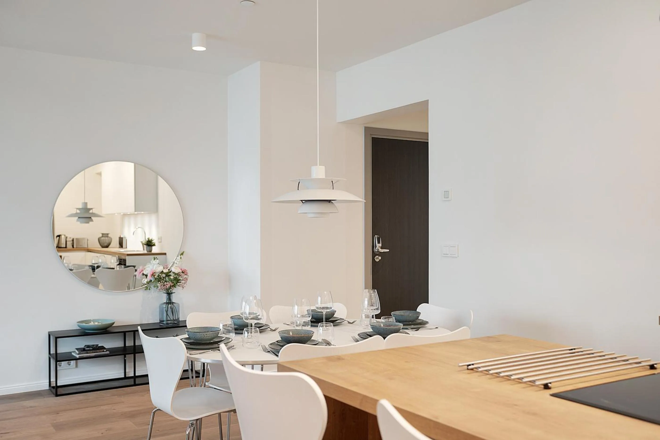 Dining area in Sif Apartments by Heimaleiga