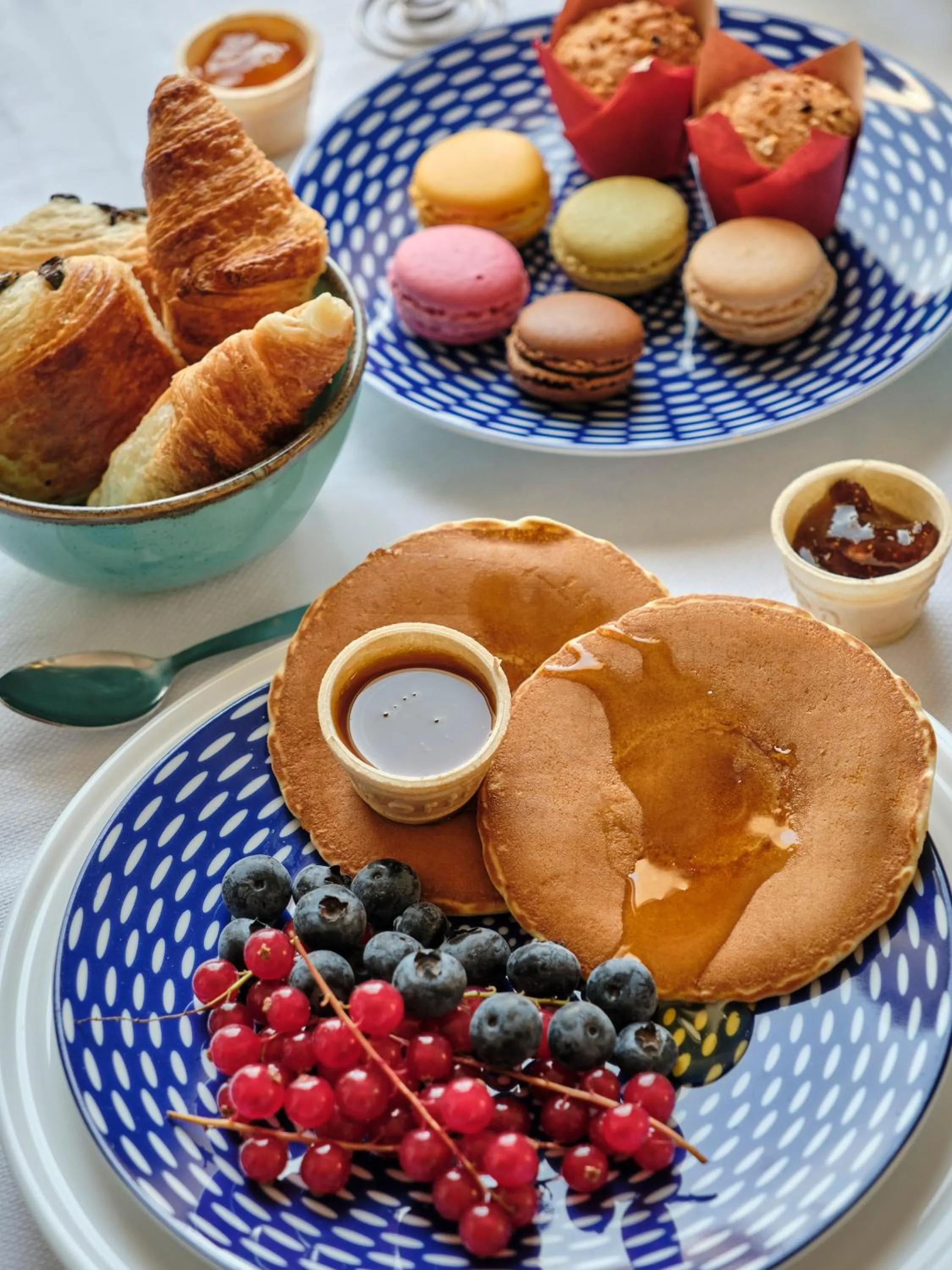 Food and drinks in Hotel Atrium by Happyculture