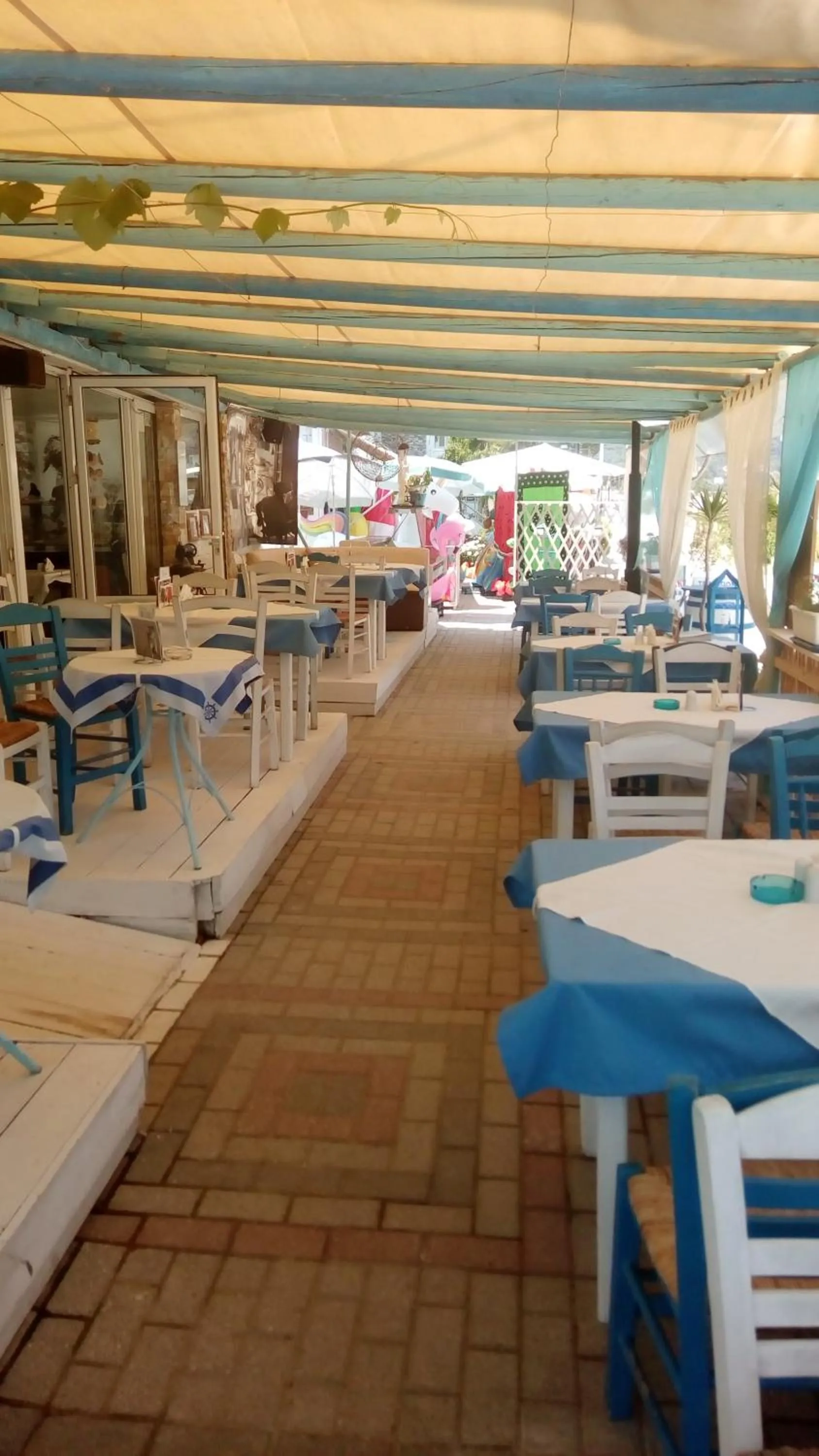 Restaurant/places to eat in Vangelis Studios