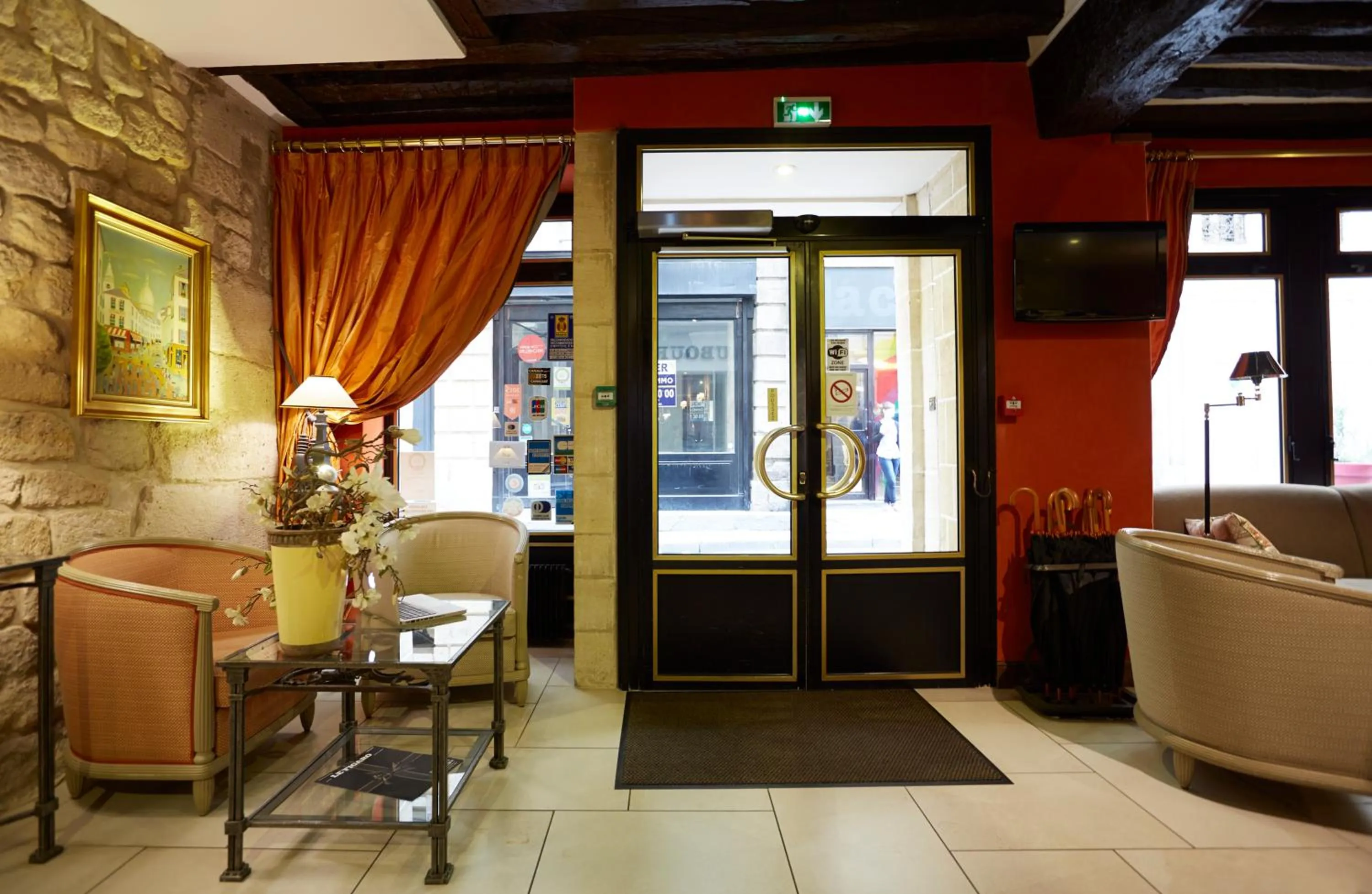 Lobby or reception in Hôtel Beaubourg