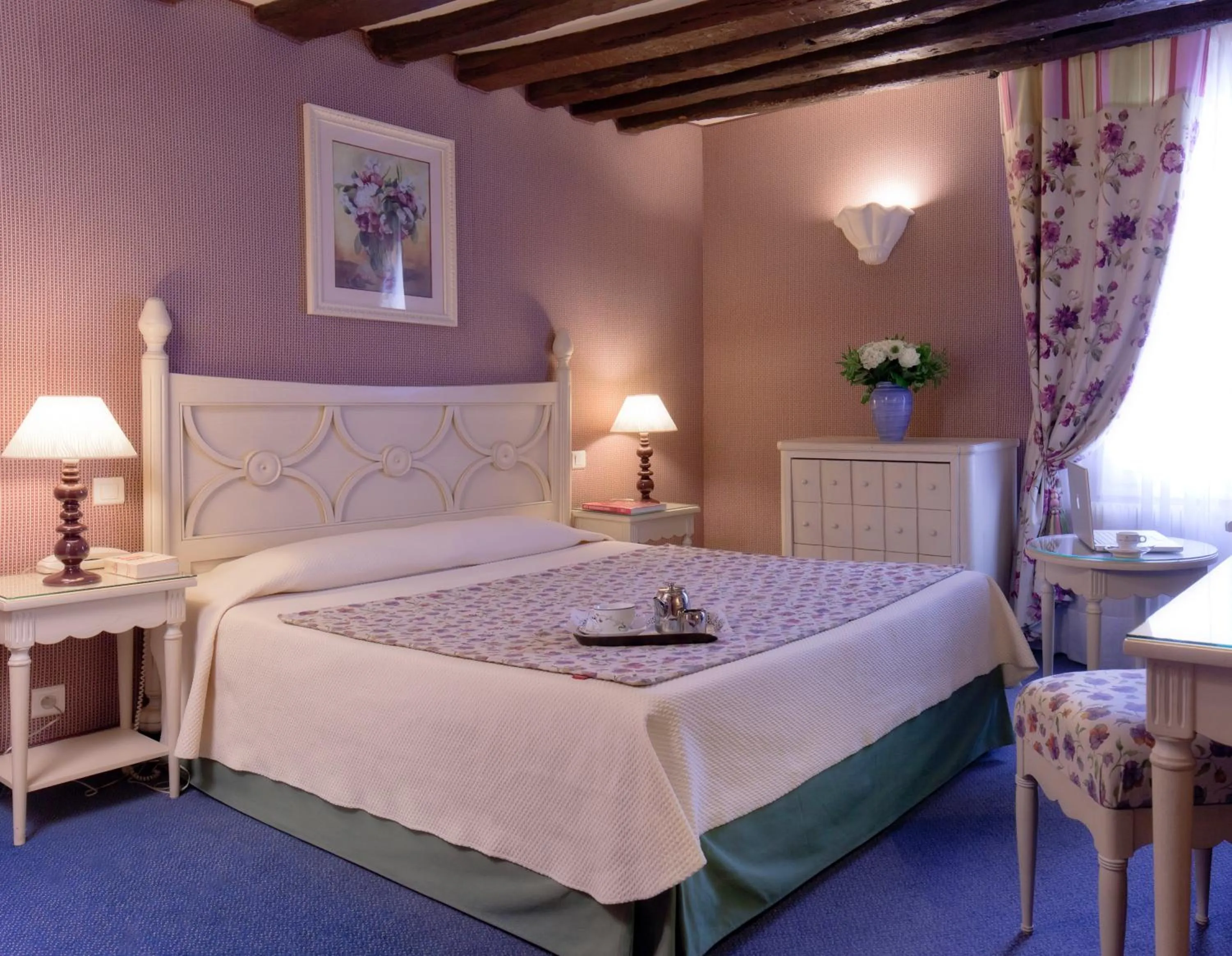 Photo of the whole room, Bed in Hôtel Beaubourg