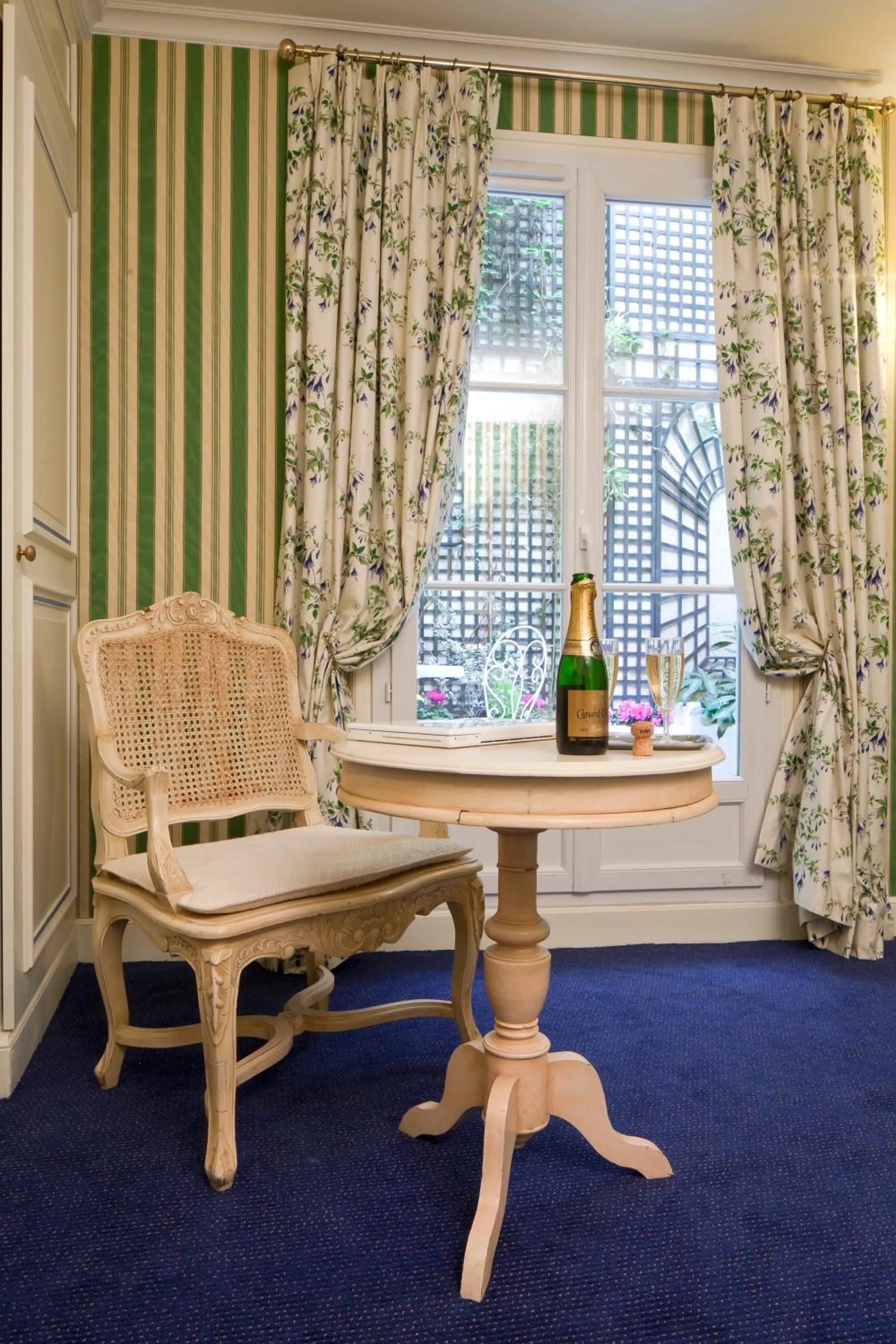 Living room in Hôtel Beaubourg